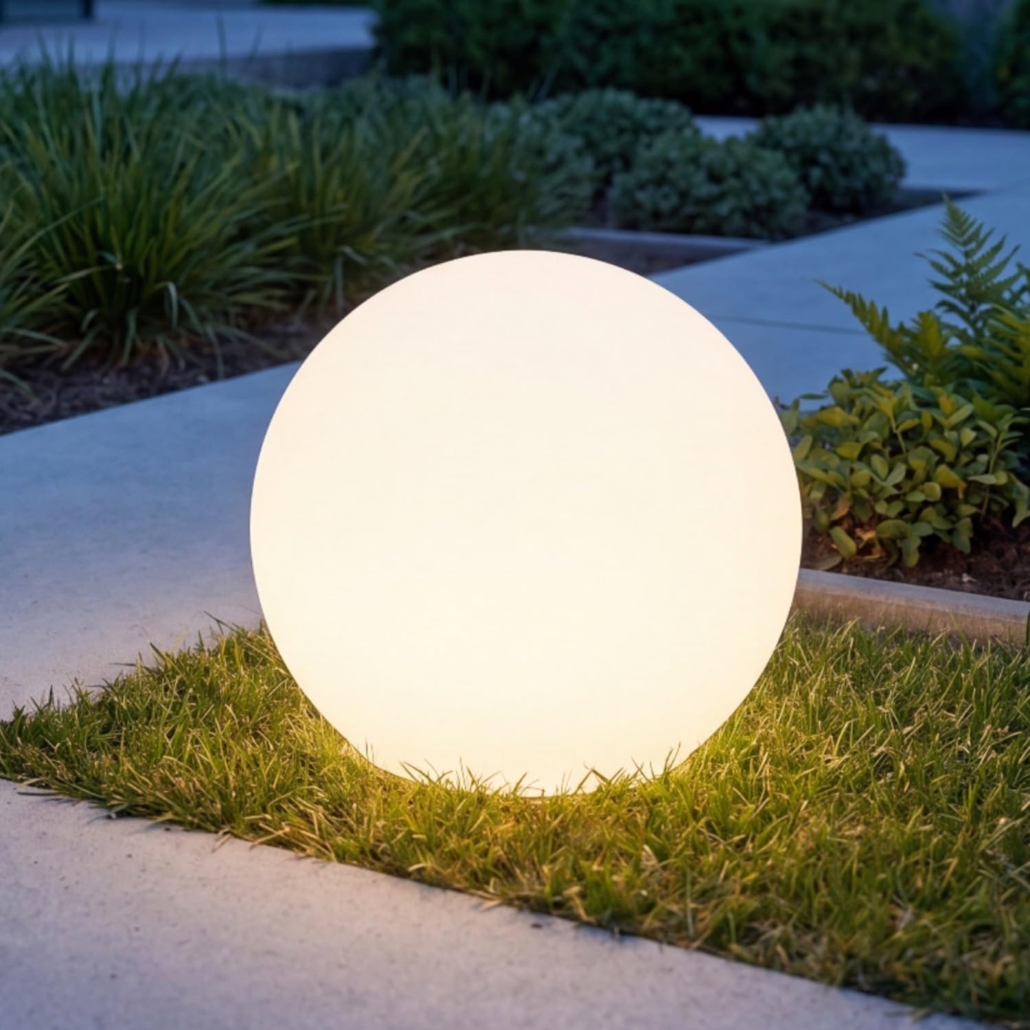 Licht-Erlebnisse Außenlampe mit Kabel Stecker Weiß IP65 inkl. E27 LED 2700 K warmweiß Ø 40 cm runde Wegeleuchte Terrasse Kugelleuchte Garten