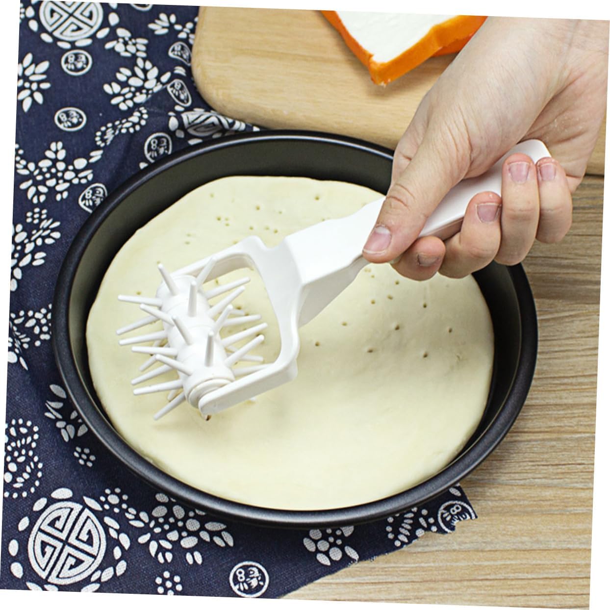 BESTOYARD 4pcs Pizza Maker Roller Cutter Tool Pizza Needle Roller Pastry Docker for Cooking and Baking Easy to Use and Clean