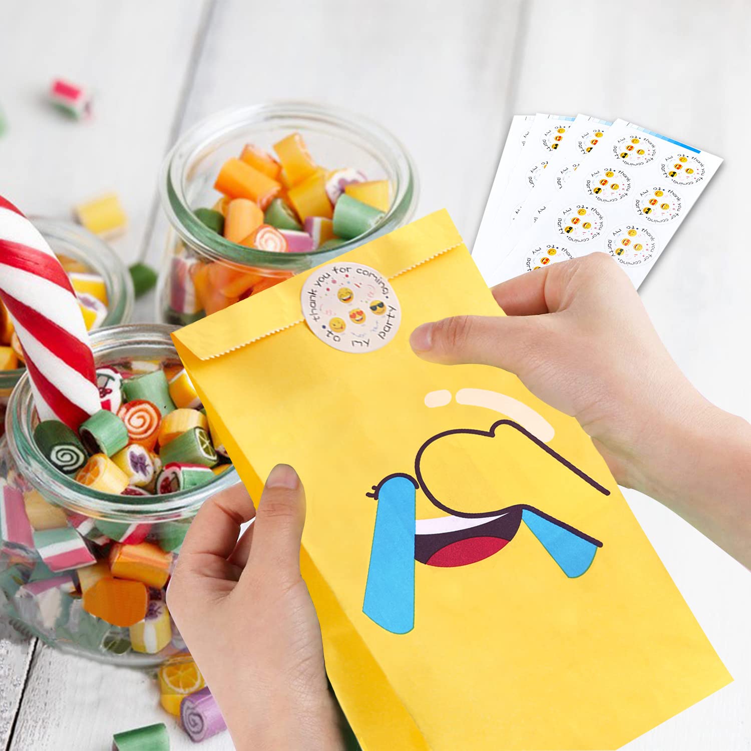 48 Sacchetti Regalo In Carta Kraft Con Adesivi Emoji – 12x8x22.5cm Per Feste E Caramelle