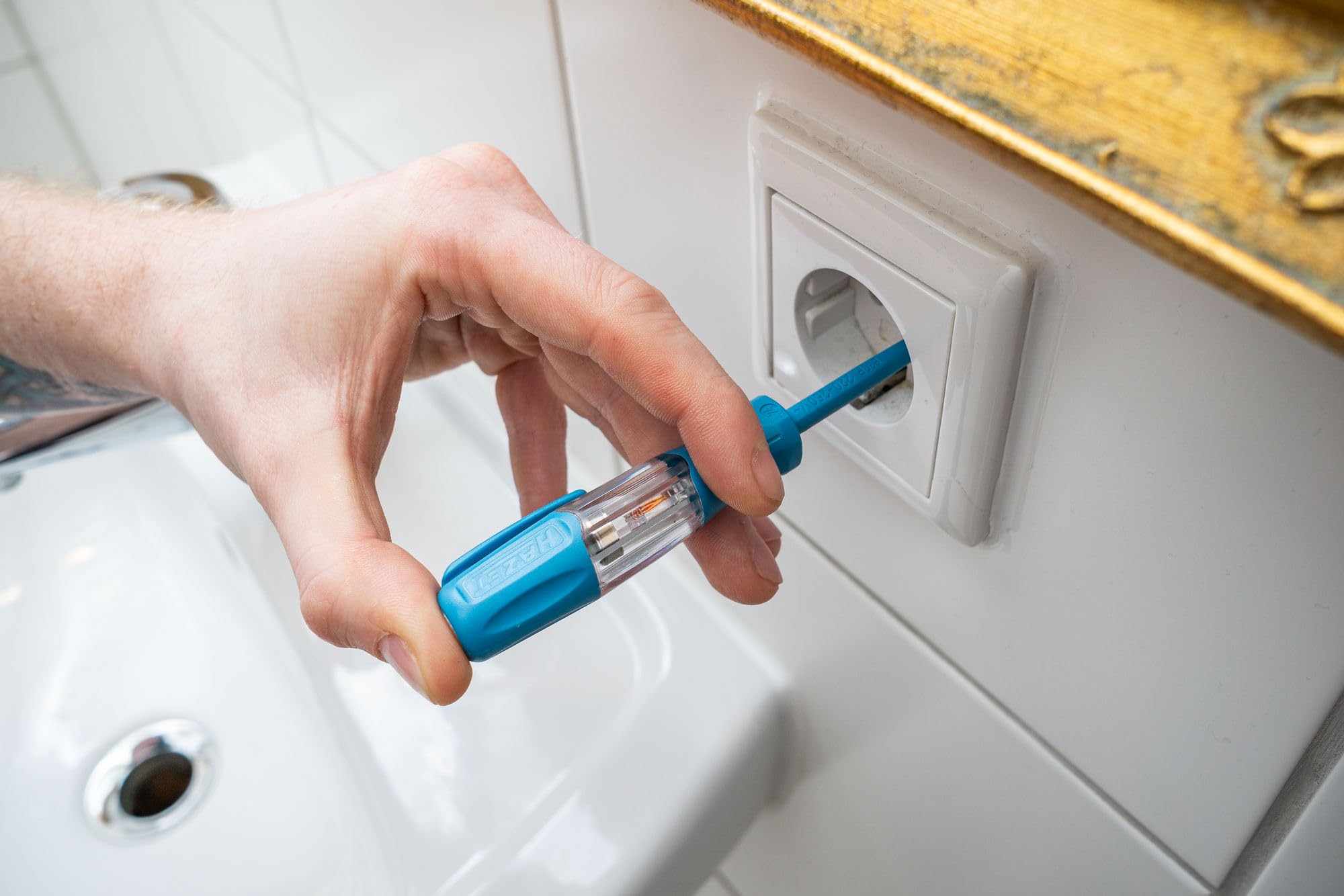 HAZET Set di cacciaviti per elettricisti ad alta tensione 811KV/6, 6 pezzi, VDE 1000V, profilo a taglio e PH, incluso tester di fase, isolamento protettivo'.