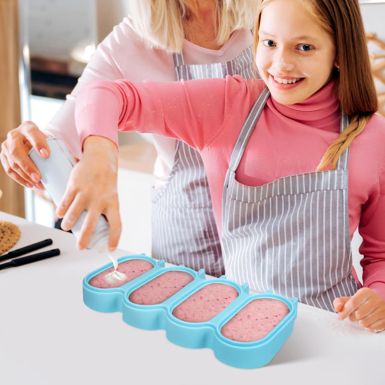 iplusmile 4 Cavity Silicone Ice Cream Molds with Sticks, Blue Freezing Tray