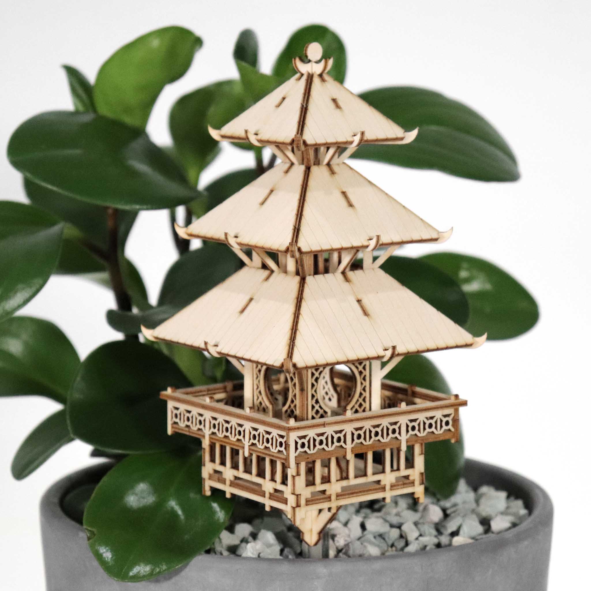 Tiny Treehouses – Temple of Serenity – Kit 3D DIY en Bois avec éclairage LED & Support Plante en Acrylique | 56 pièces | Montage 2–3 h | Dès 15 Ans