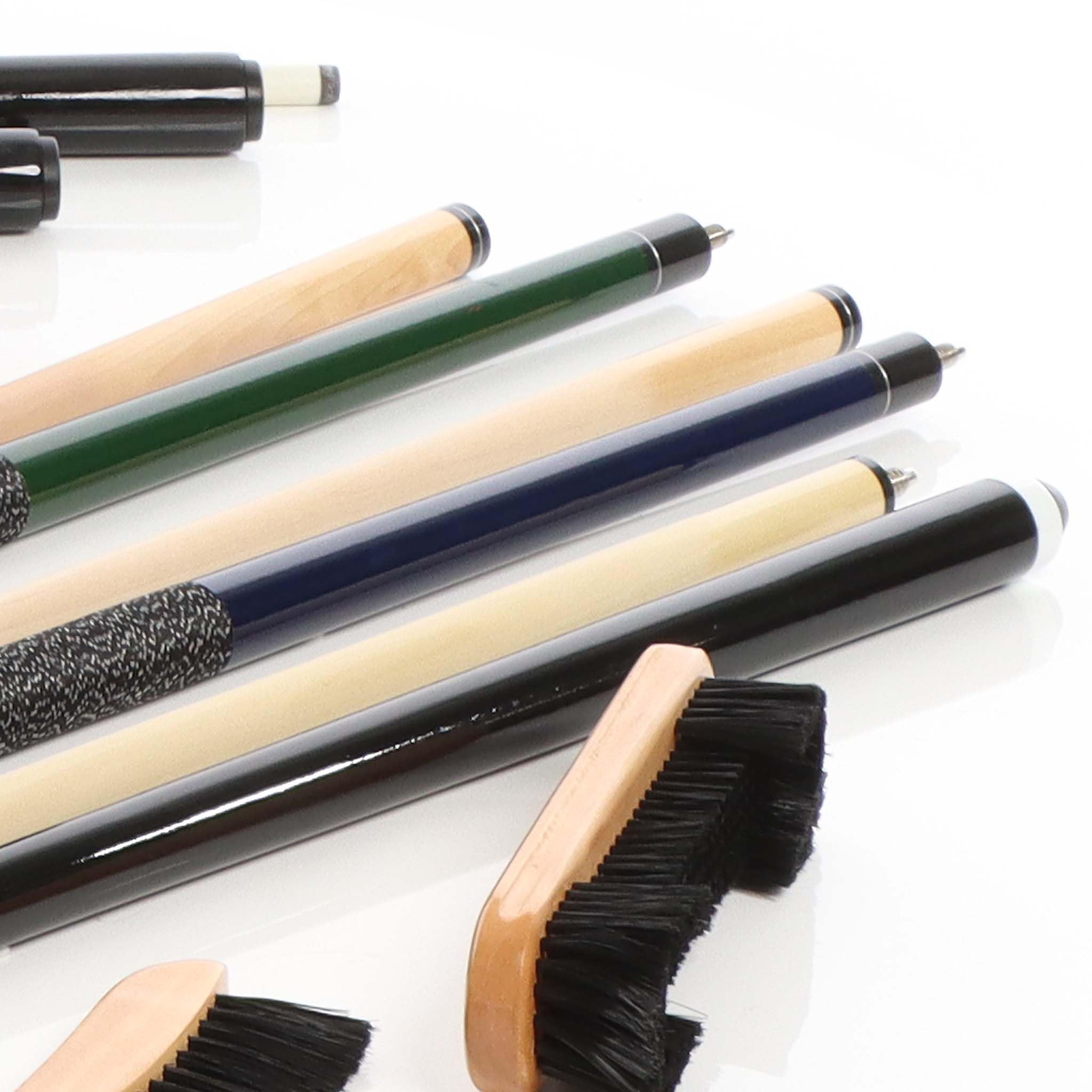Wiltec Set di Accessori per Biliardo 4 Stecche Triangolo e portastecche a Parete