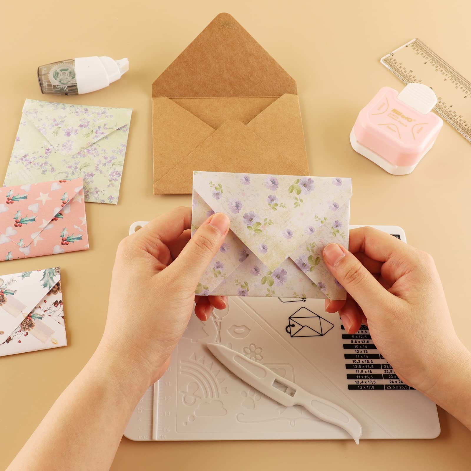Mini Segnapunti Multiuso, 16,3 x 21,6 cm, Con Cartella in Osso, Guida per la Creazione di Biglietti e Progetti Artistici con Carta, Segnapunti e Strumenti per Piegare