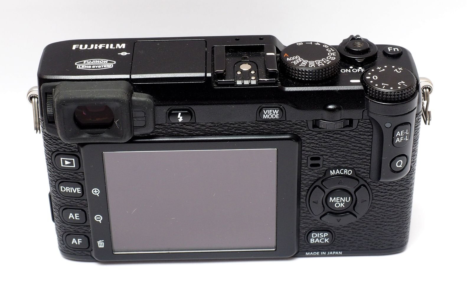 Fujifilm XE1 - Appareil photo numérique compact 16,3 Mpix Écran 2,8 " - Noir