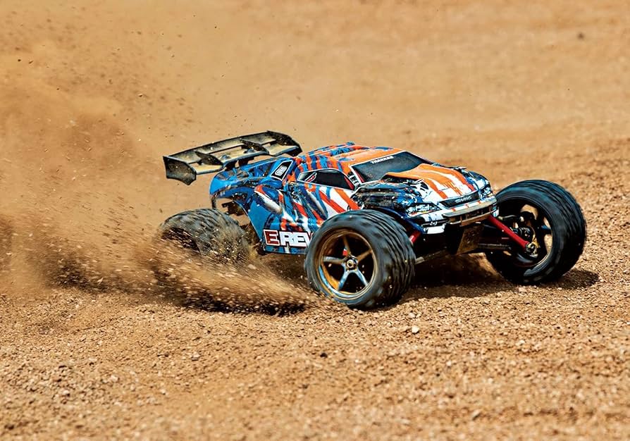 トラクサスEレボ1/１６ 更に変更しました。ボデーは、1台を、選択して下さい。 Amazon.co.jp: Traxxas E-Revo 1/16 4WD つや消しRTRトラック