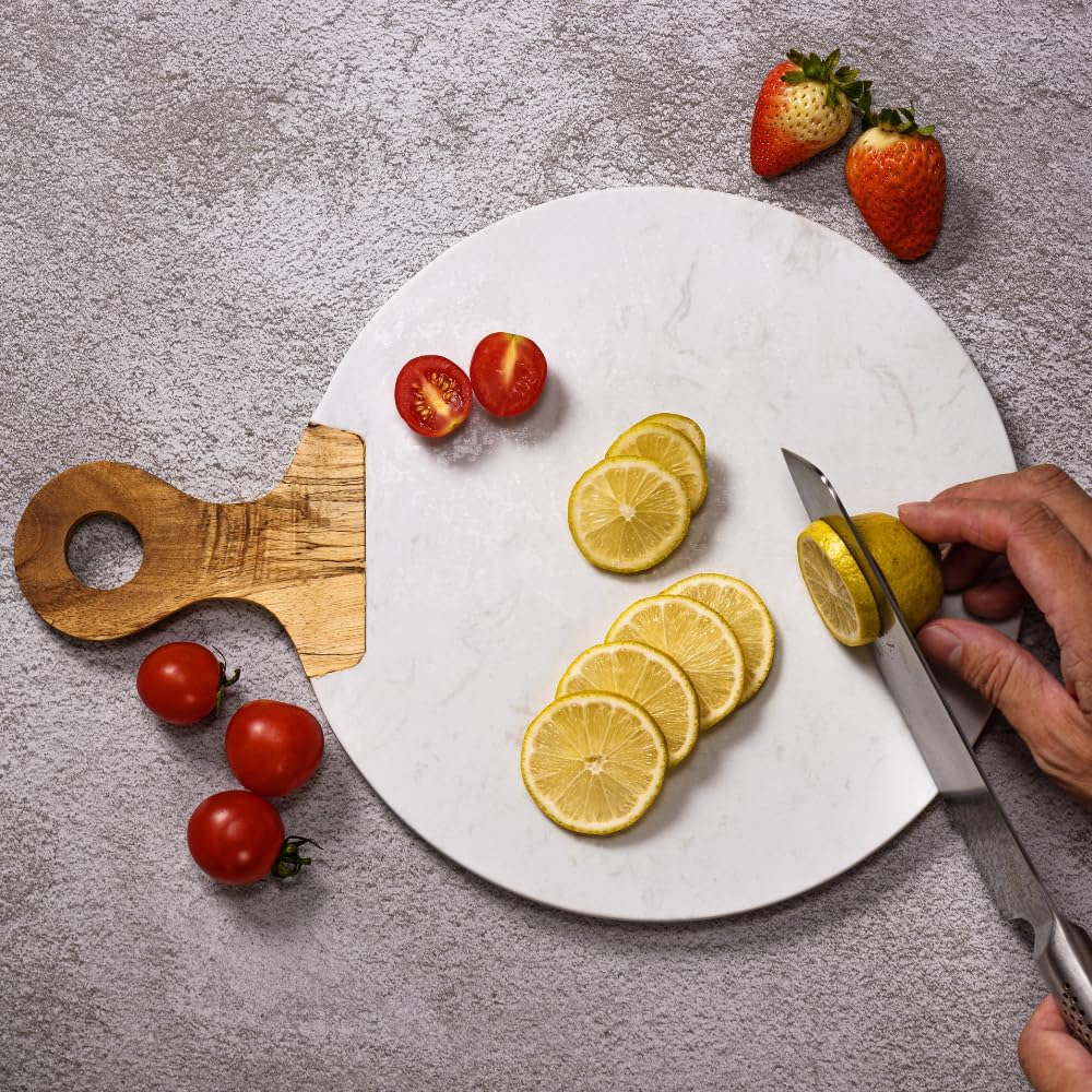Kadum Tabla de Servir Carrara de Mármol Blanco y Madera de Acacia Con Mango, Redonda para Desayuno, Cocina y Queso, Diámetro 25 cm