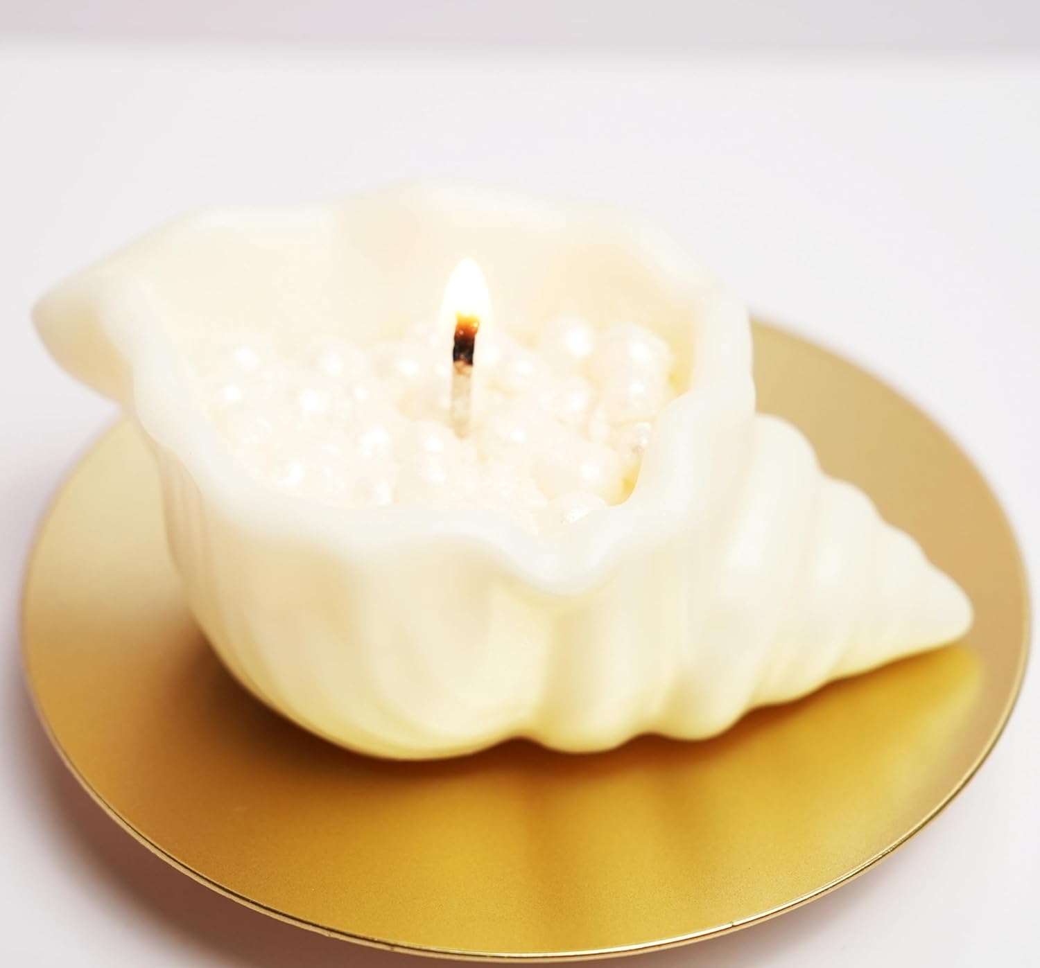 Pearl Glow Soy Candle – Handmade Seashell Candle with Pearls