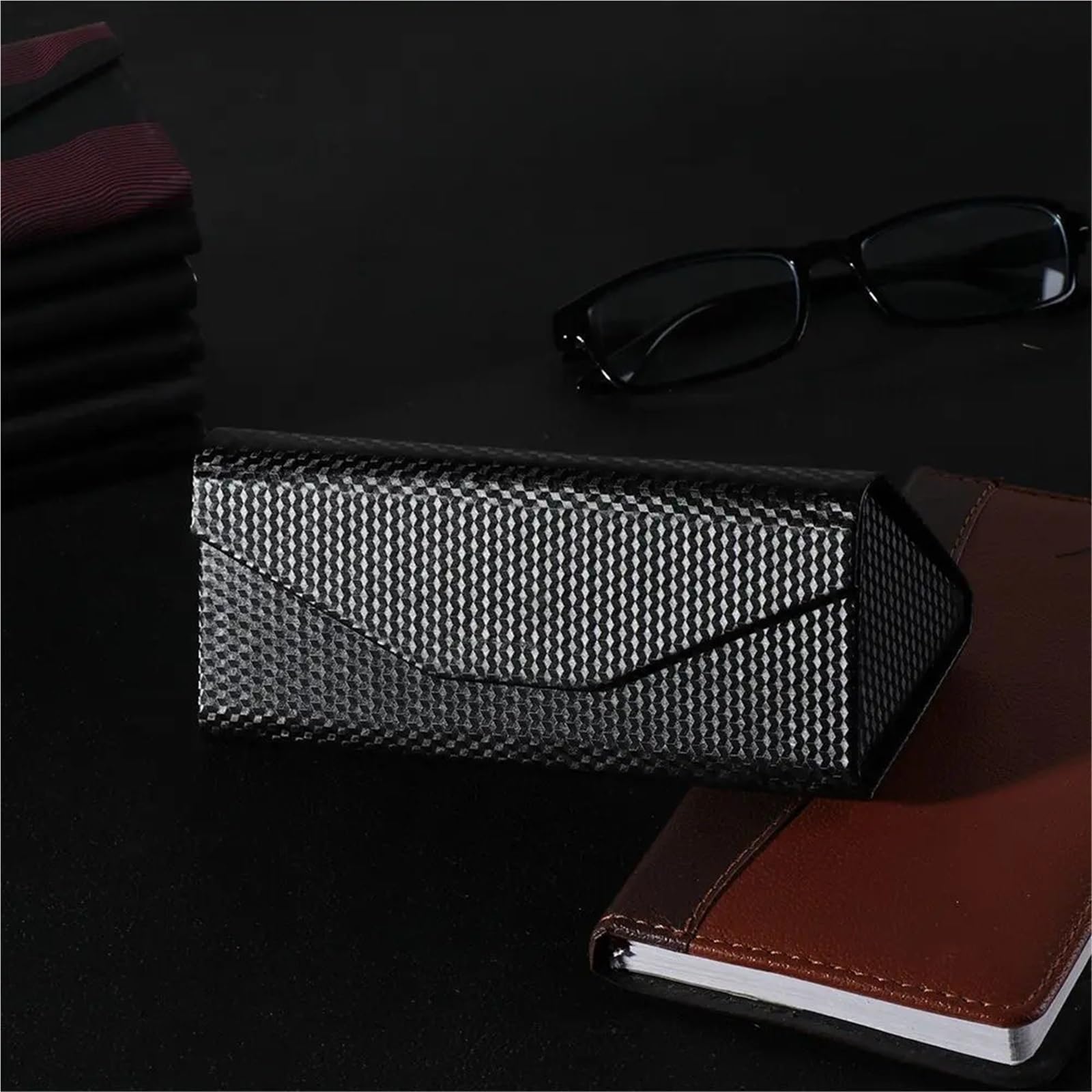 Custodia occhiali da sole Custodia For Occhiali Da Sole Pieghevole Nera Portatile Impermeabile For Accessori For Triangolare per Elegante Portatile