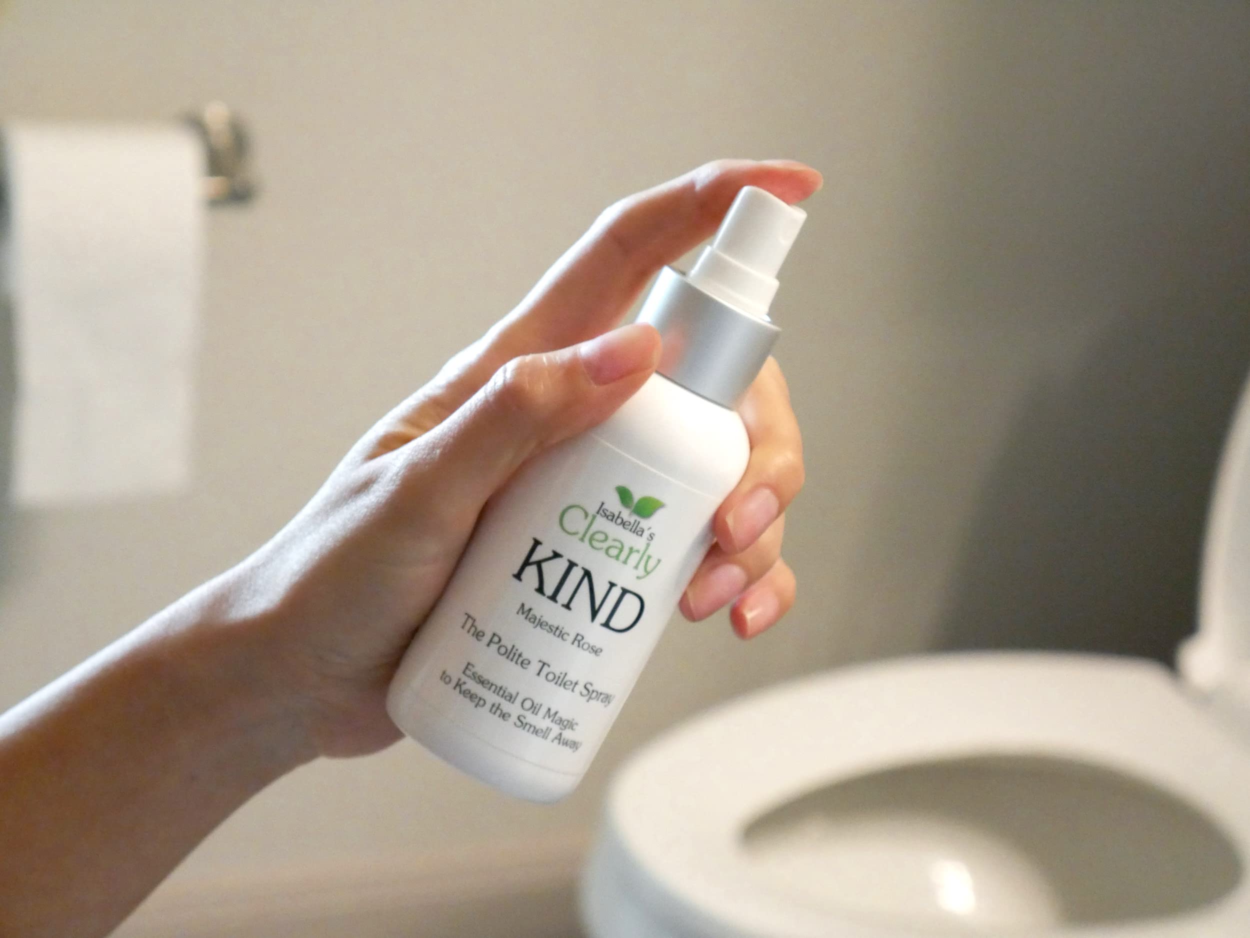 Clearly KIND Spray pour les Toilettes | L'éliminateur d'Odeurs "Before-You-Go" en Spray pour Toilettes | La magie des huiles essentielles | 120ml pour la salle de bain + 30ml pour le voyage