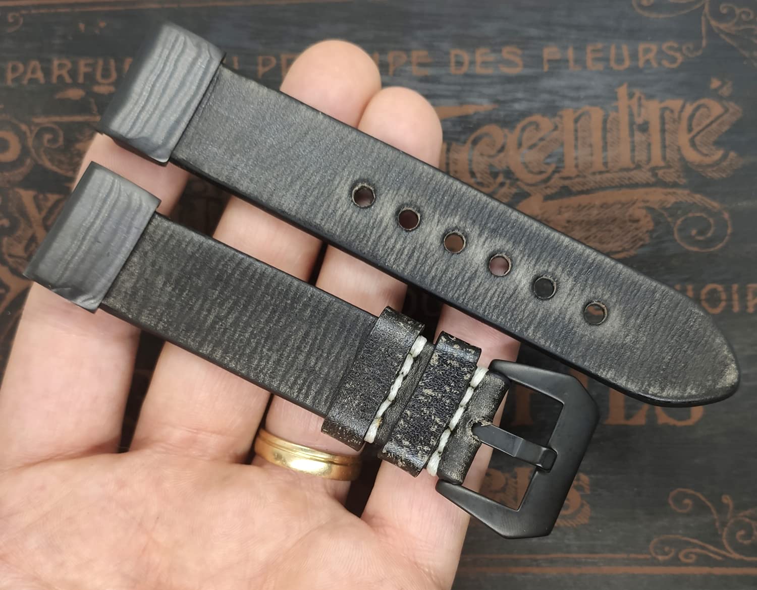 ESTUYOYA Leather Strap Compatible with Garmin Fenix 8-51mm / Fenix 7X Pro/7X/6X Pro/6X/5X//Enduro 3/Instinct 2X Solar/Epix 2 Pro 51mm/D2 Delta PX - Image 4