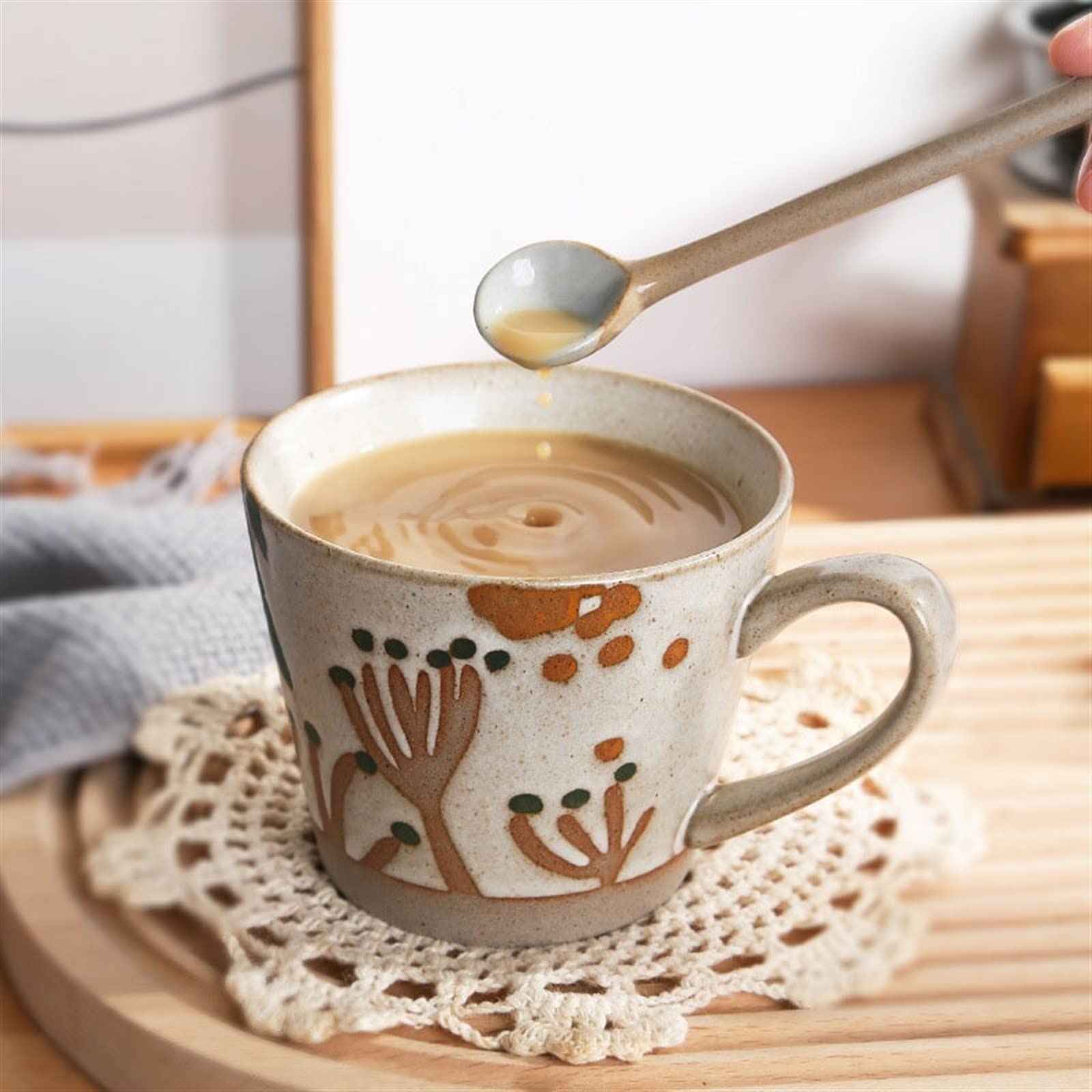 Taza Taza de Agua Taza de cerámica Retro con Forma de Mariposa y Flores Taza de café de Alto Color Pintada a Mano 370 ml Taza de Agua for el hogar Hecha a Mano Vaso Aislado