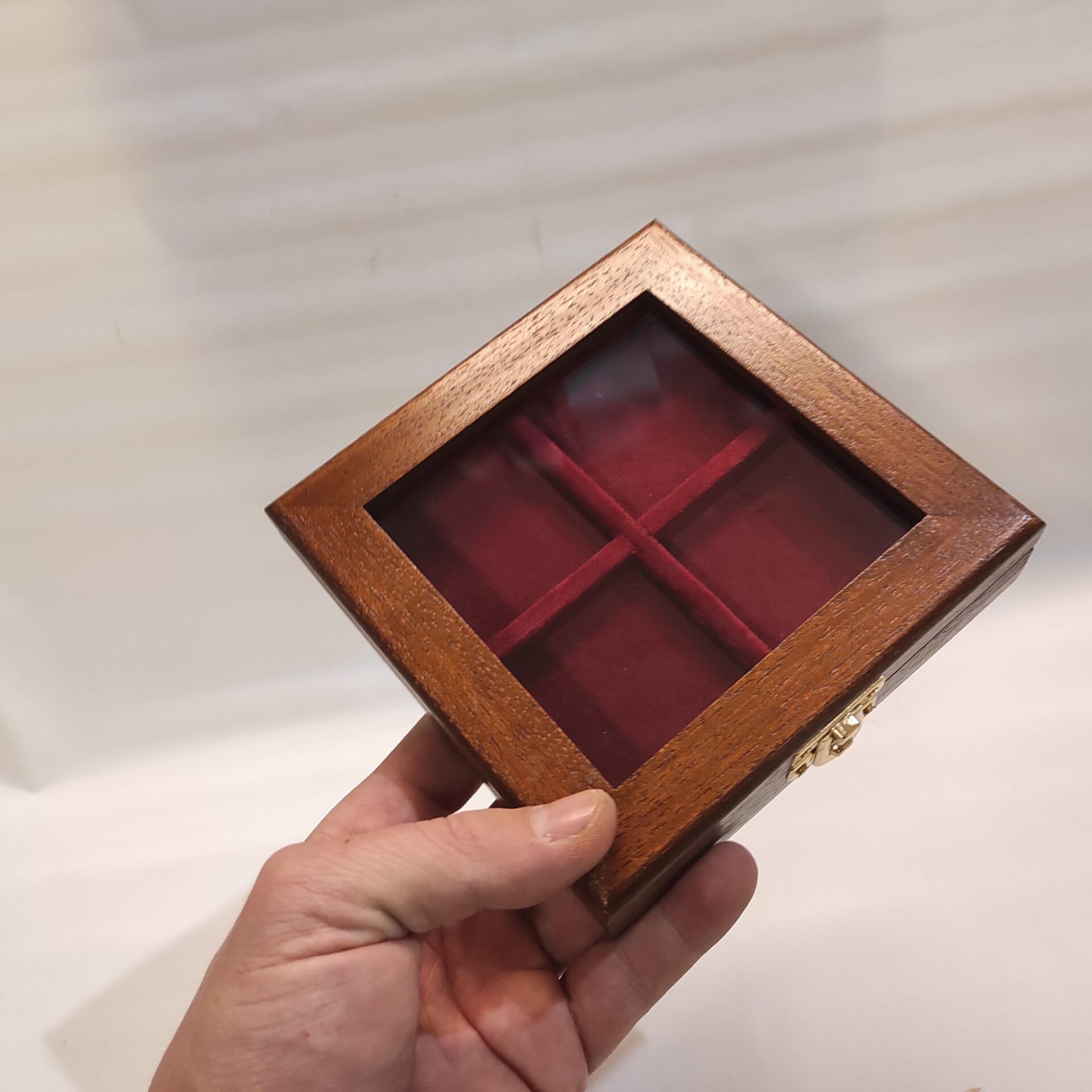 Cofanetto espositore per monete da collezione 4 caselle 50x50 mm, legno e vetro, personalizzabile, fatto a mano in Italy - Coins&More