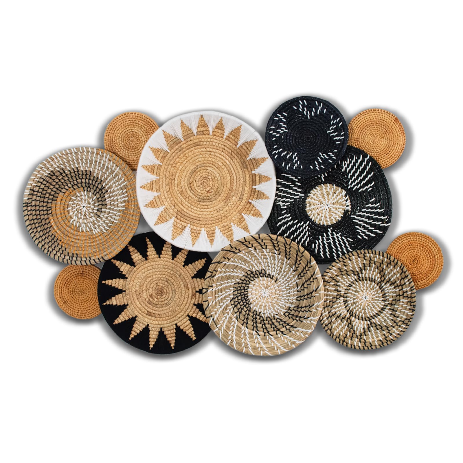 Cestas de pared bohemias para decorar un salón acogedor y natural con estilo mediterráneo