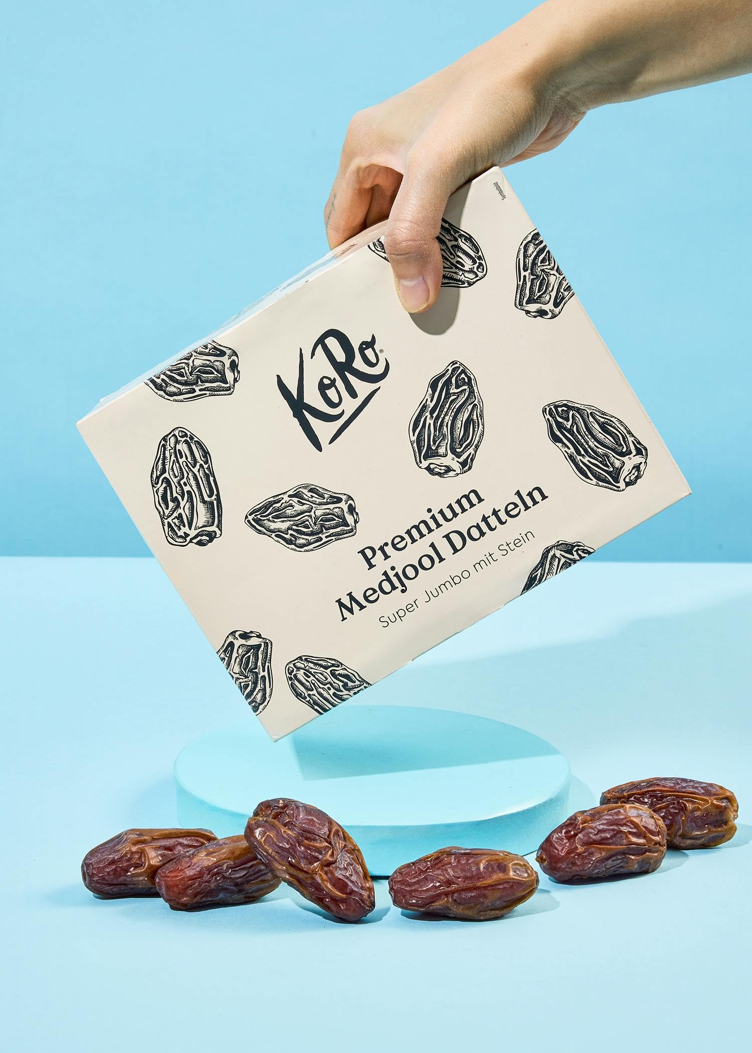 KoRo - Premium Medjool Datteln mit Stein, Medjool Plus 1 kg - Süß und saftig - Ballaststoffreich - Ohne Zuckerzusatz*