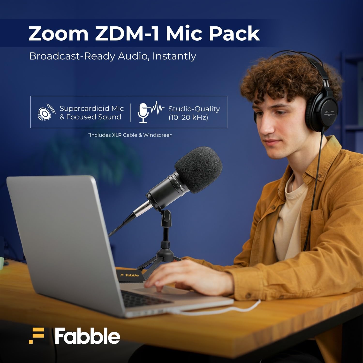 Zoom PodTrak P4next Podcast-Recorder-Set mit 2 x Zoom ZDM-1 Podcast-Mikrofon-Packs, einschließlich Kopfhörer, Windschutzscheiben, XLR-Kabel, 2 x 64 GB Speicherkarten und 4 x AA-Batterien und weißem