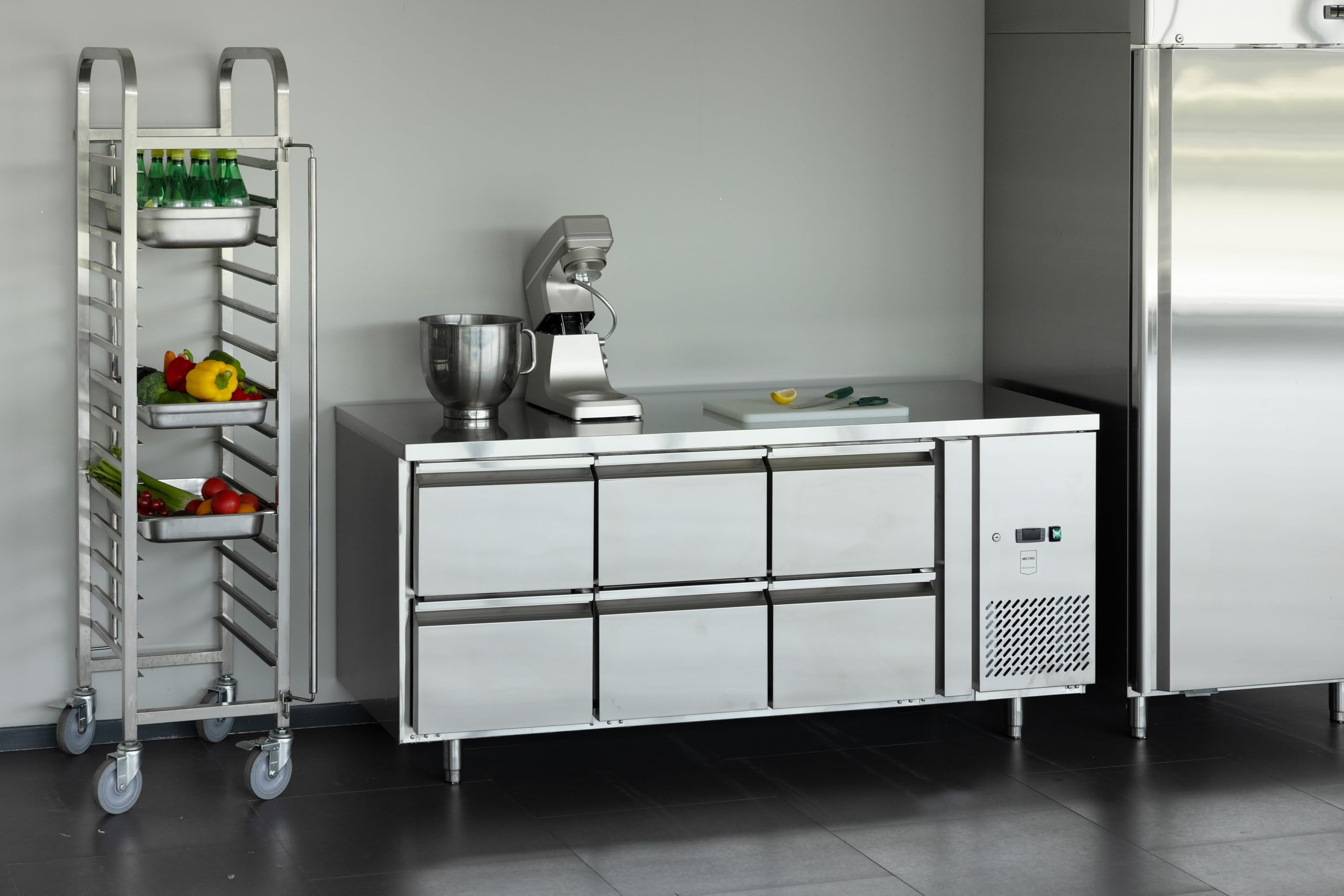 METRO Professional Mesa refrigerada GCC31006D, acero inoxidable, 204 L, 400 W, 6 cajones, plateado, ideal para restaurantes