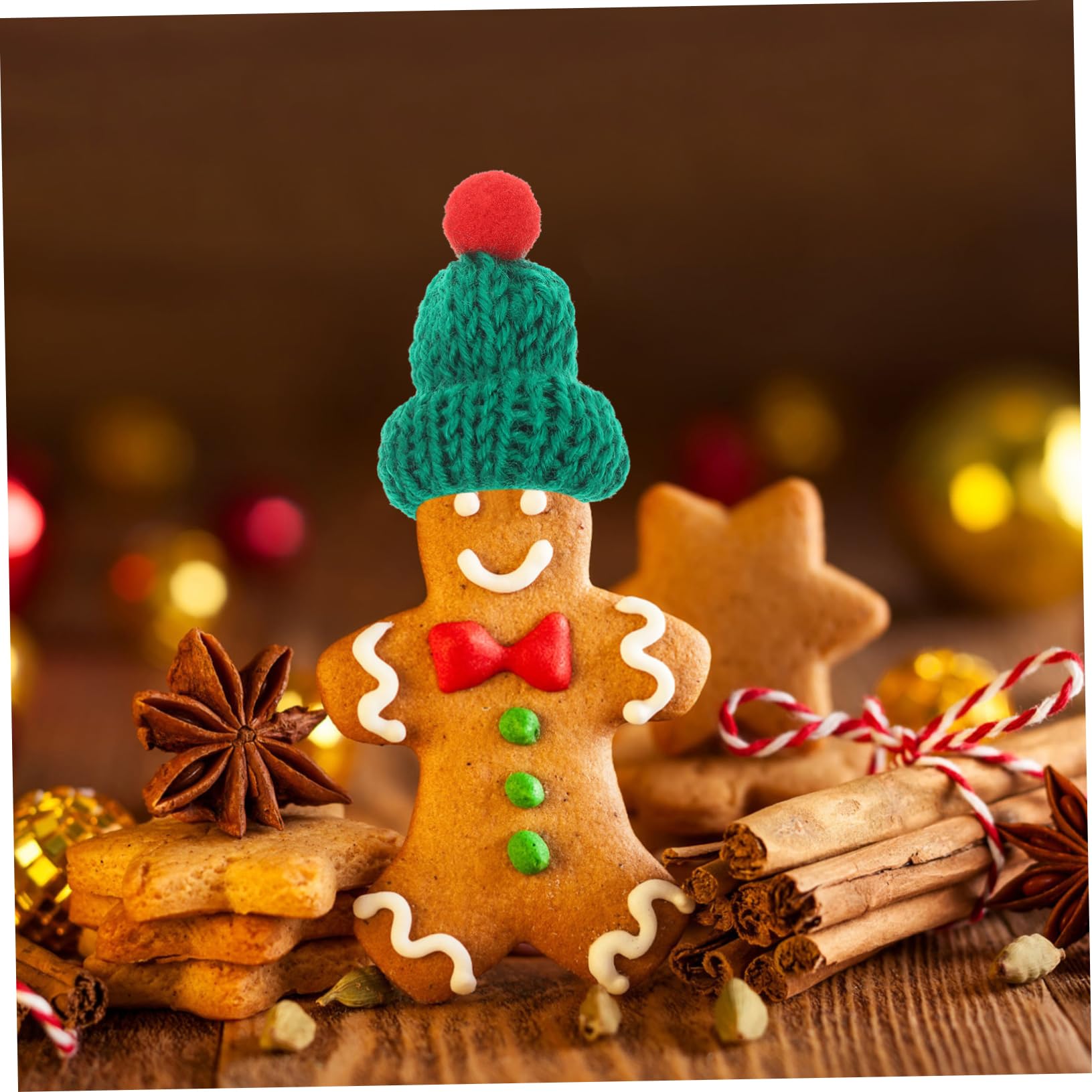 Mikinona 20 Pièces Bonnets de Noël Tricotés Décoratifs pour Fête Accessoires DIY Rouge et Vert Chapeaux Miniatures pour Décoration de Table et Dinvités