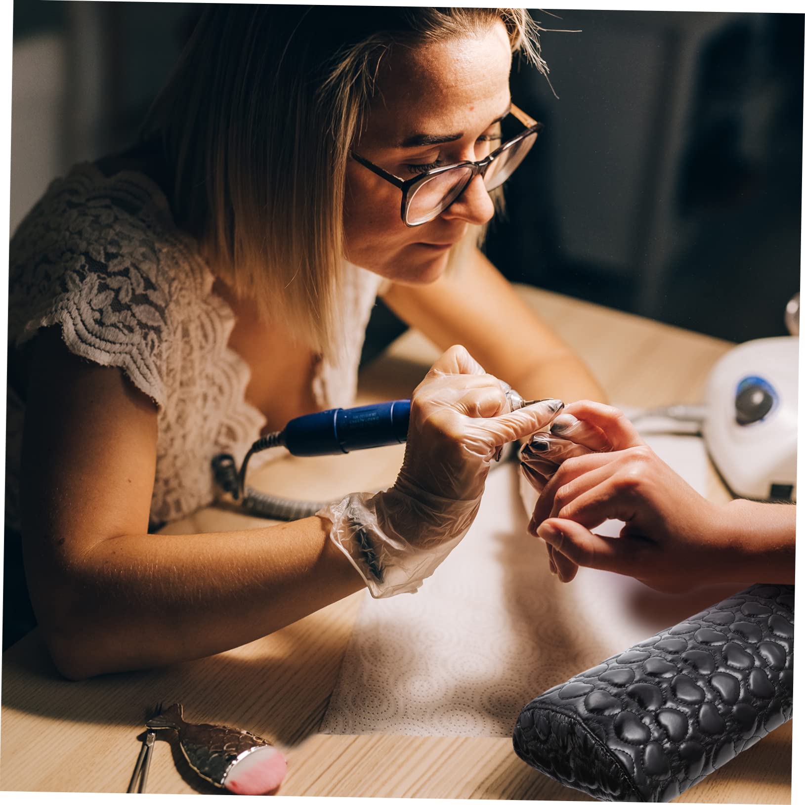 Poggiamano per Unghie a Forma di Cuore in Pu Nero, Cuscino Morbido per Manicure Confortevole, Allevia Affaticamento Mano e Braccio per Nail Art a Casa e Salone