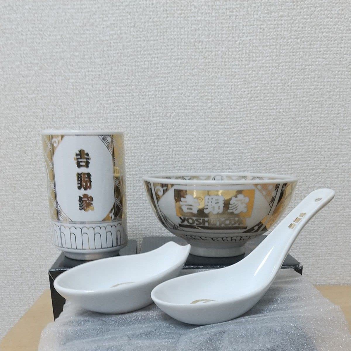 吉野家丼、茶碗2個、蓮華2個セット 箱付き 吉野家丼、茶碗2個、蓮華2個