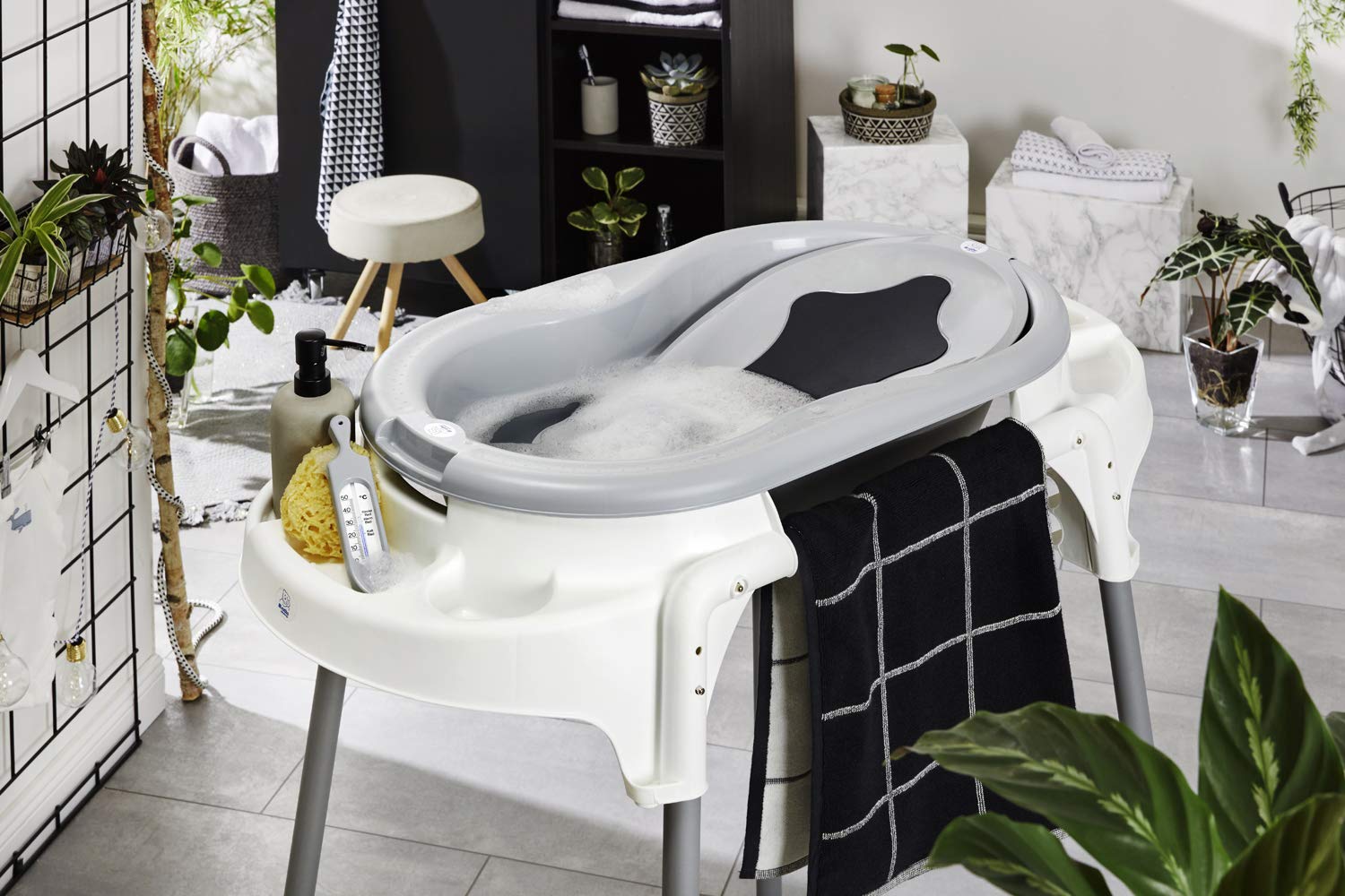 Rotho Babydesign TOP Zestaw kąpielowy, Z wanienką, stojakiem, wkładką do wanienki i wężem kąpielowym, 0-12 miesięcy, Stone Grey (Szary), 21042 0286 01
