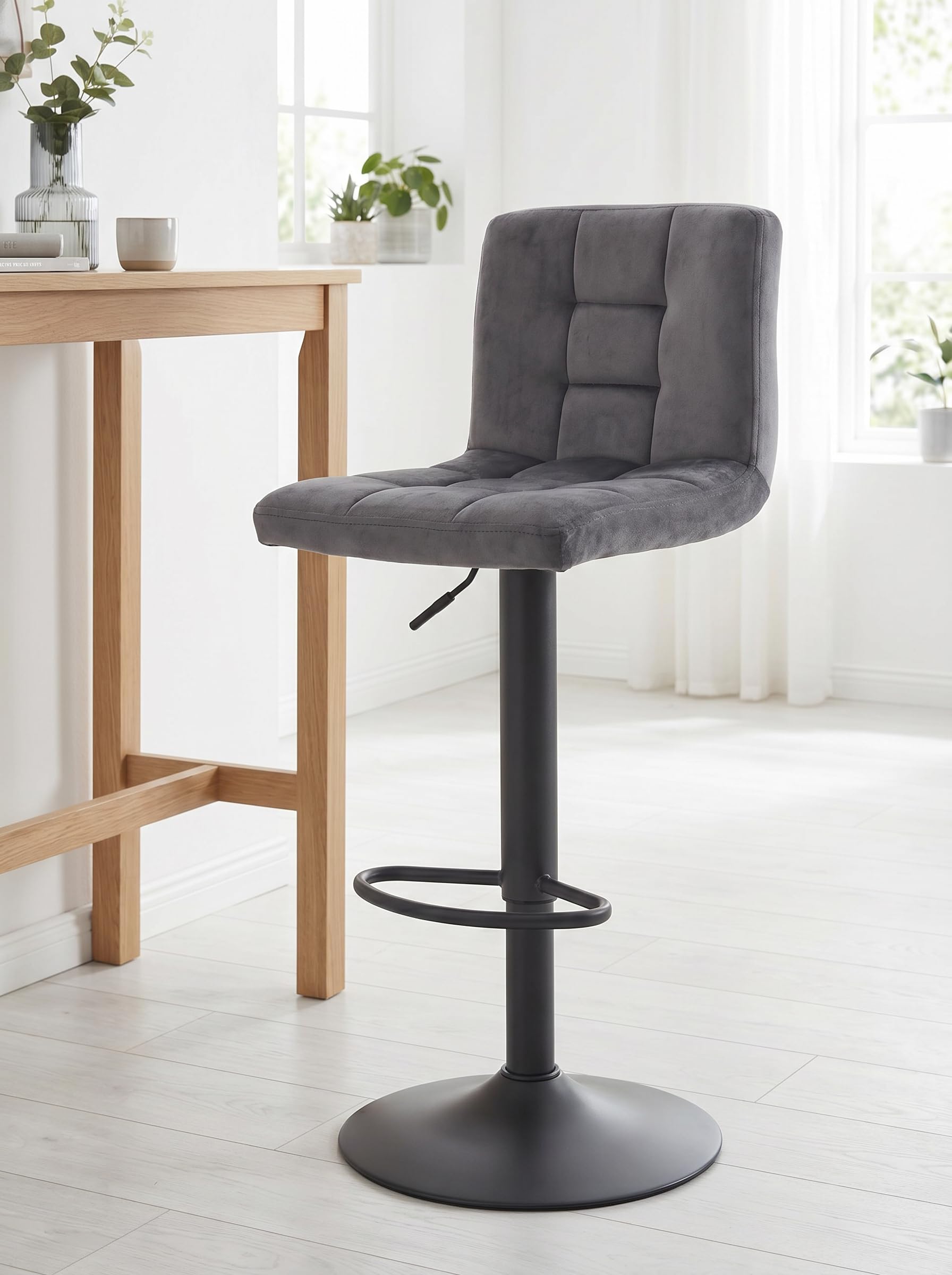 Hela Tische Amanda Set di 2 sgabelli da bar, con rivestimento effetto velluto di colore grigio e struttura di colore grigio, girevoli a 360°, dotati di base a tromba e funzione di sollevamento