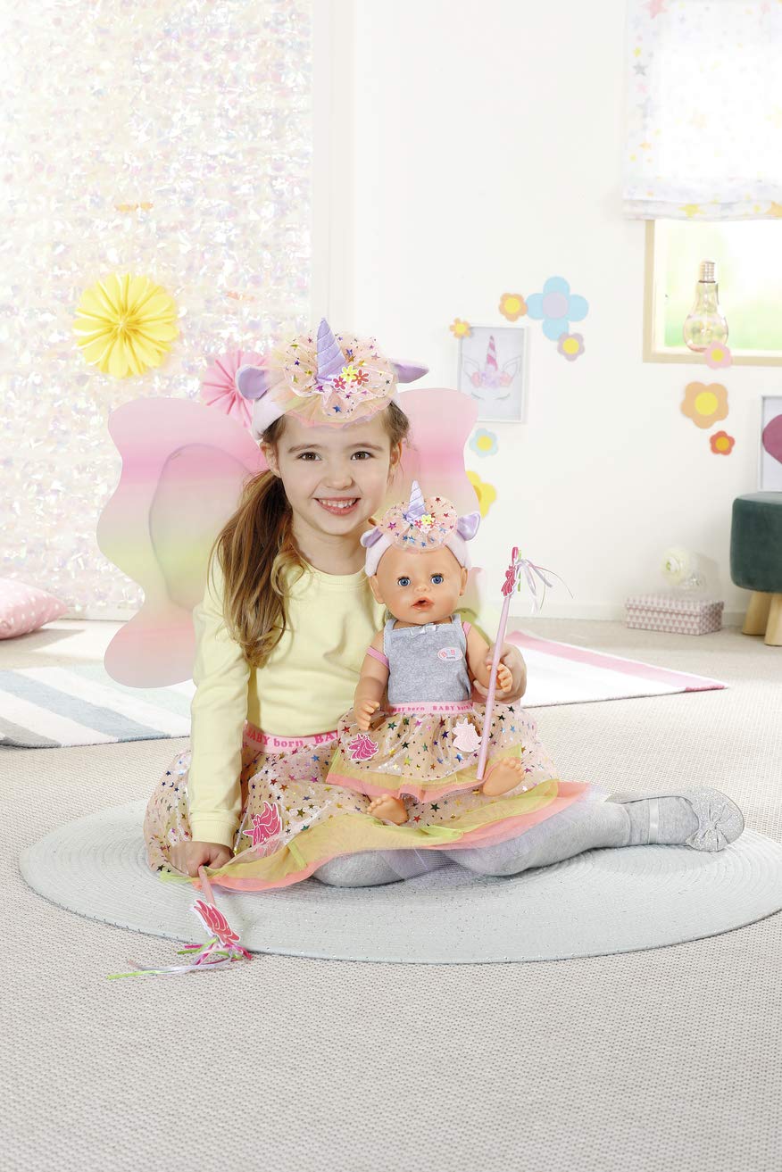 Baby Born Fantasie Outfit voor Poppen van 43 cm - Ideaal voor Kinderhandjes, Bevordert Creativiteit, Empathie & Sociale Vaardigheden, Vanaf 3 Jaar- Rok, Haarband, Vleugels & Toverstok voor Pop & Kind Baby Born Fantasie Outfit voor Poppen van 43 cm - Ideaal voor Kinderhandjes, Bevordert Creativiteit, Empathie & Sociale Vaardigheden, Vanaf 3 Jaar- Rok, Haarband, Vleugels & Toverstok voor Pop & Kind