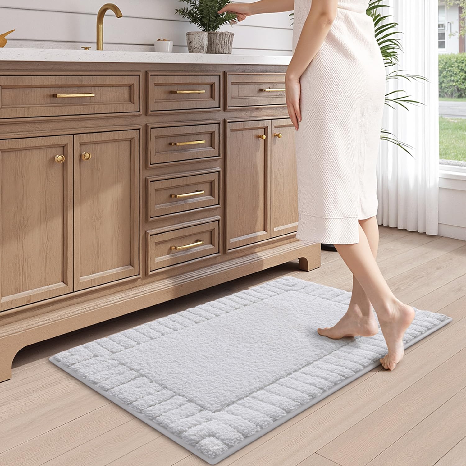LUMI Tappetino Bagno Morbido Antiscivolo, Tappeto Bagno in Microfibra Super Assorbente, Lavabile in Lavatrice, Asciugatura Rapida, Tappeto Doccia Soffice per Vasca e Bagno, Bianco, 60x110 cm
