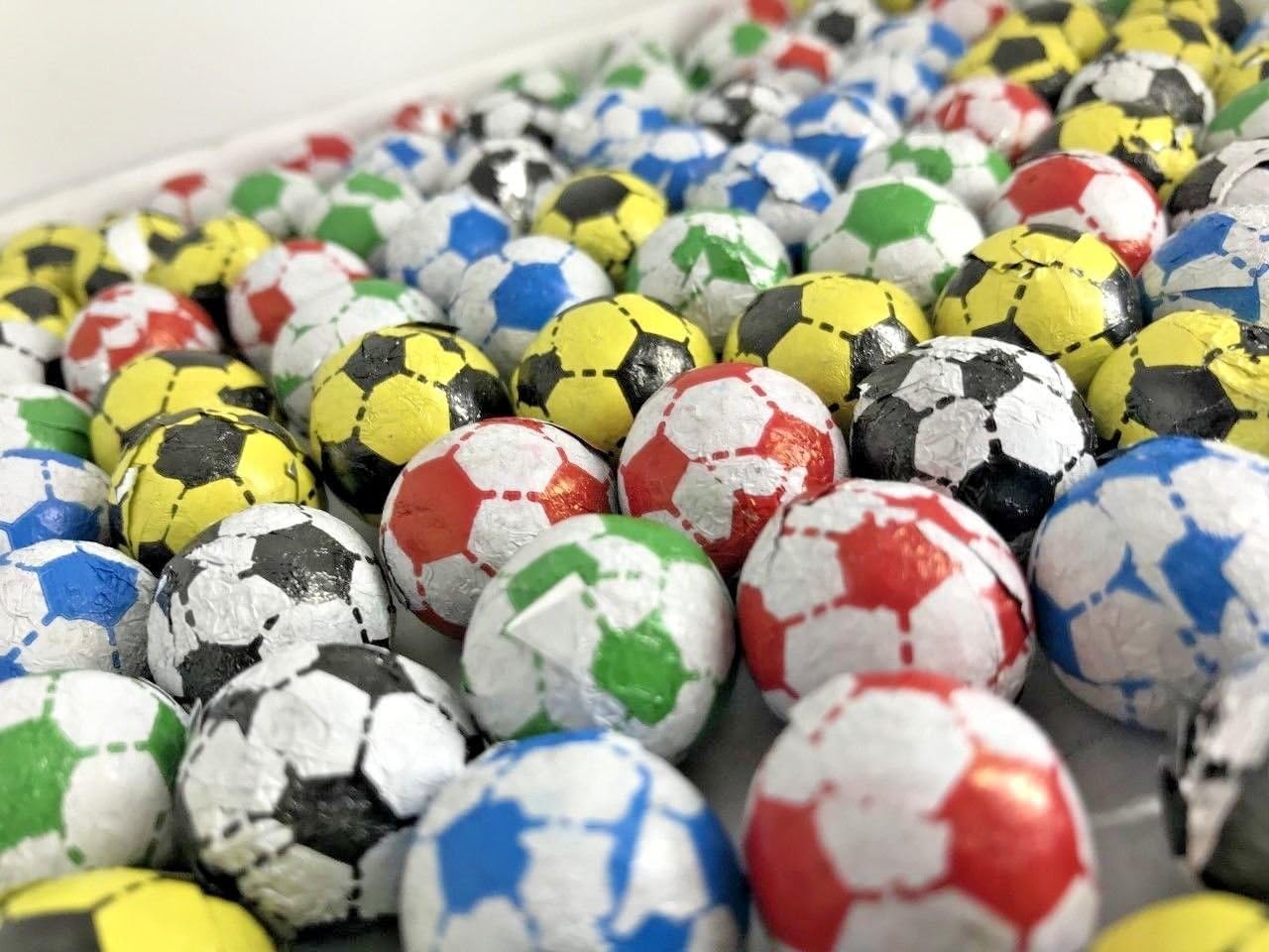 120 Foil Wrapped Chocolate Flavour Footballs World Cup England Gift Not Cadburys For Football Rugny Sport Soccer Ball Great Present for Birthday or Treat