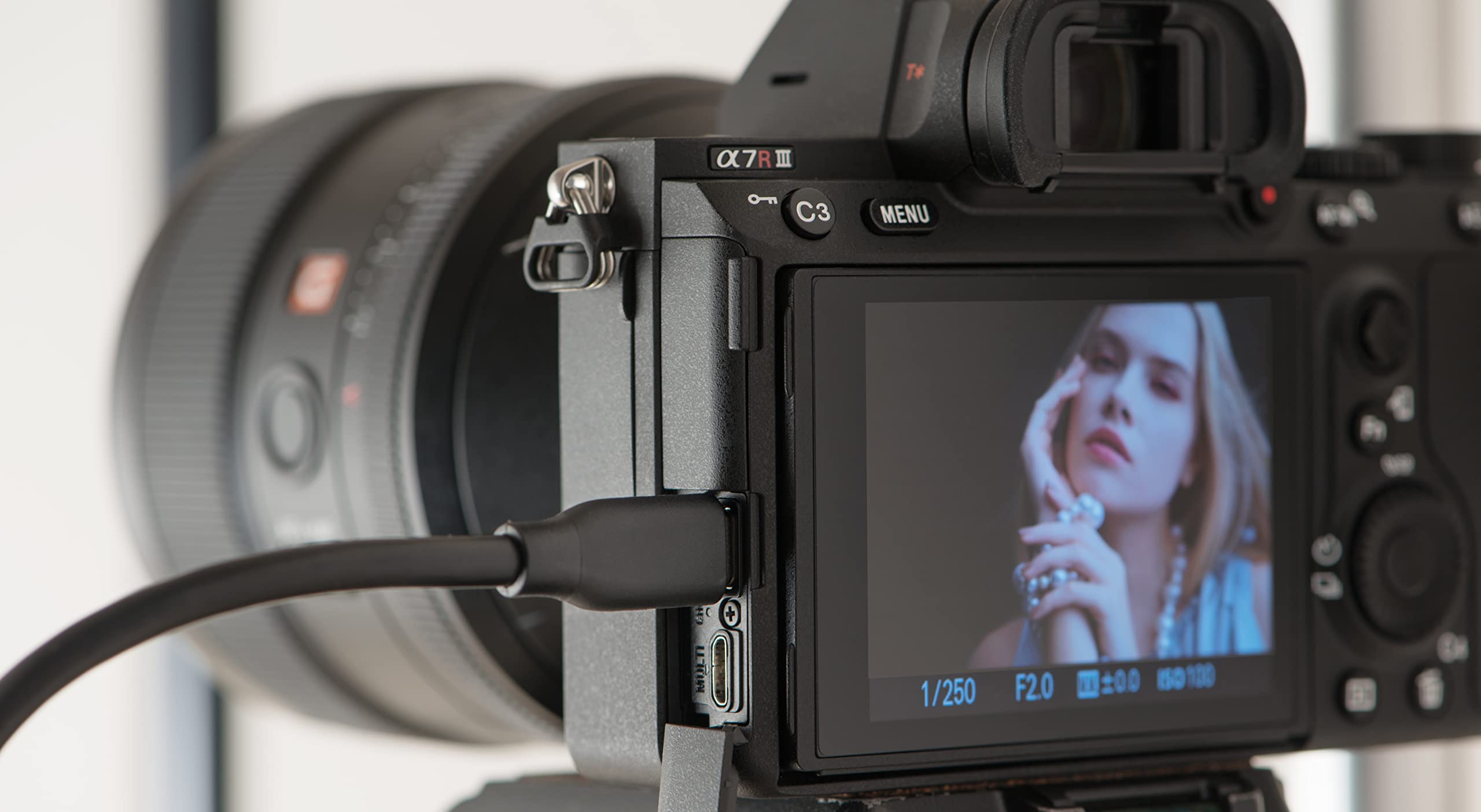 Sony Alpha 7 R III | Appareil Photo Numérique Hybride Plein Format (42, 4 MP, 4K HDR Video, Écran 3" LCD Suivi des Yeux, Batterie Haute Capacité) (ILCE7RM3) Noir