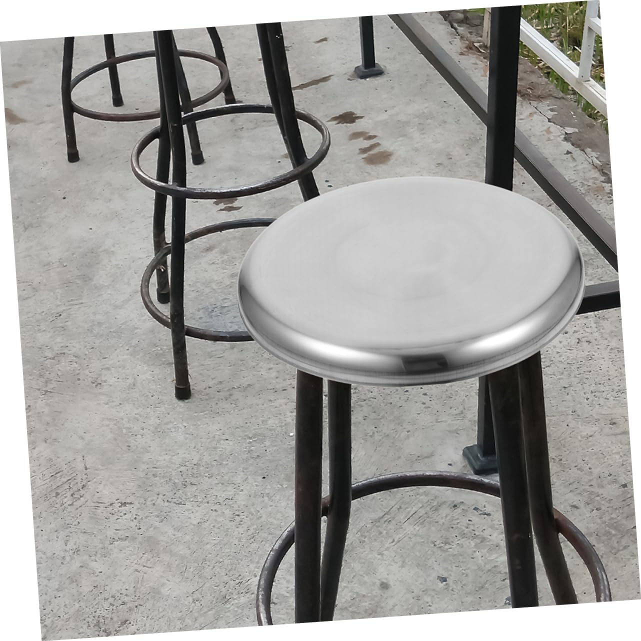 Heavy-Duty Stainless Steel Round Stool Seat Pad Cover – Cushion for Dining Hall and Bar Stools Thick Foam Design Easy to Clean Suitable for Restaurants and Cafes