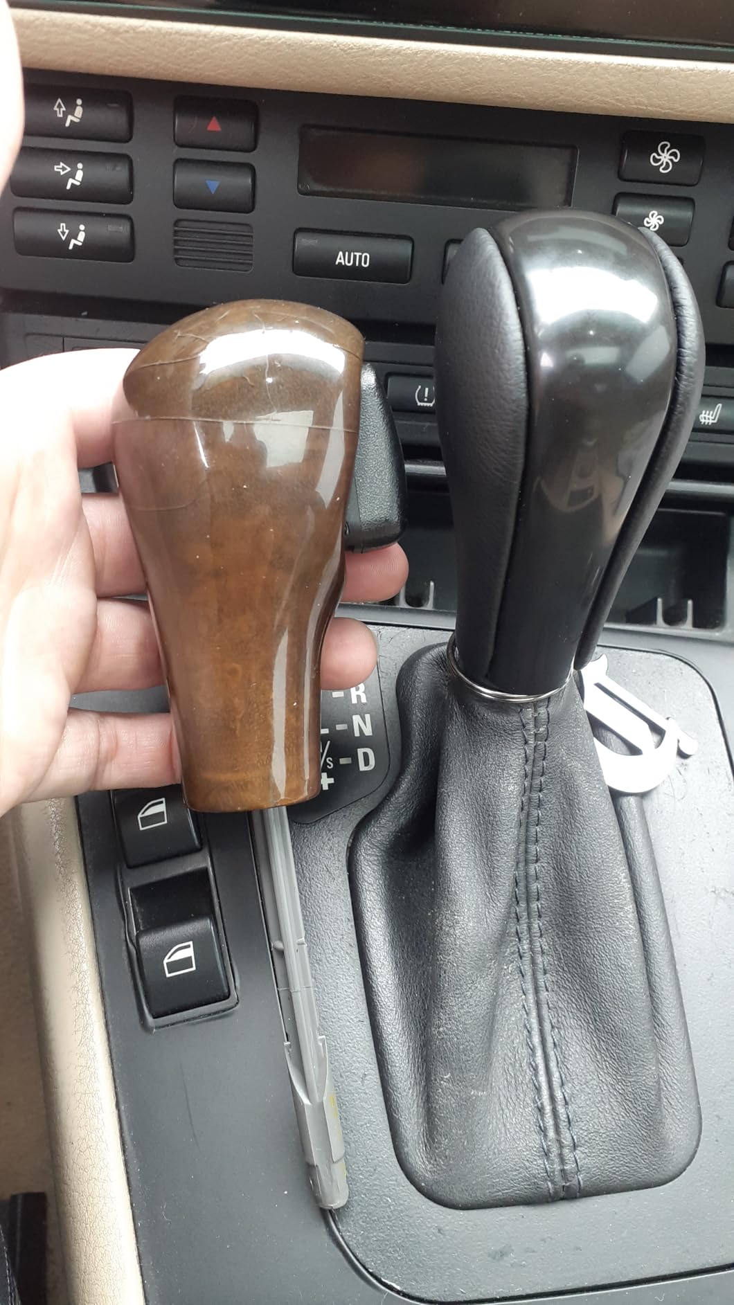 Fouedy Automatic Gear Shift Knob for BMW E39 E46 E60 E90 E83 7