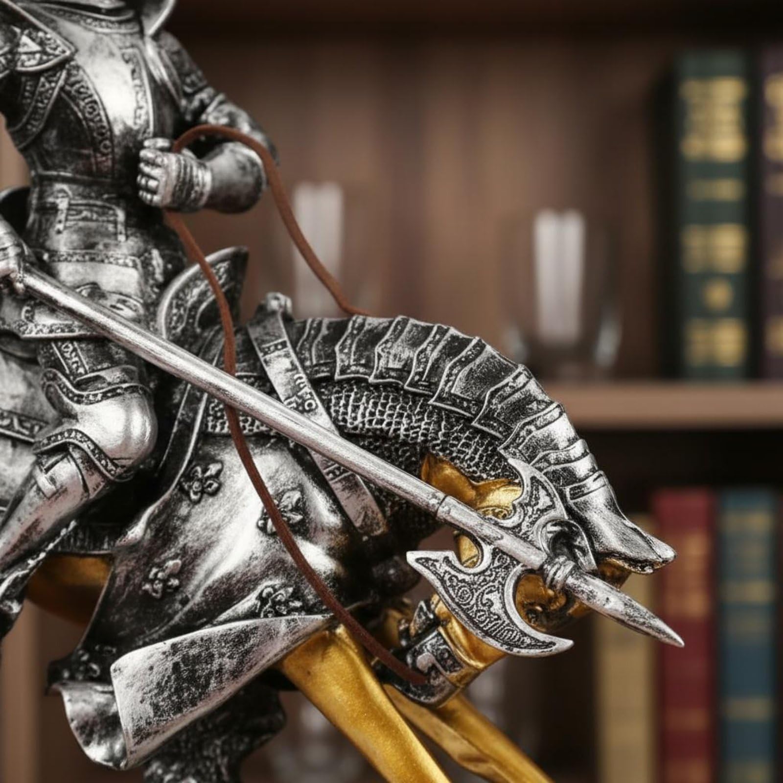 Ritterfigur mit Gepanzerter Reiterstatue Mittelalter Dekofigur aus Robustem Kunstharz mit Klassischem Vintage-Charme für Haus Wohnzimmer Schreibtisch Dekoration, 28-13-48cm Neu