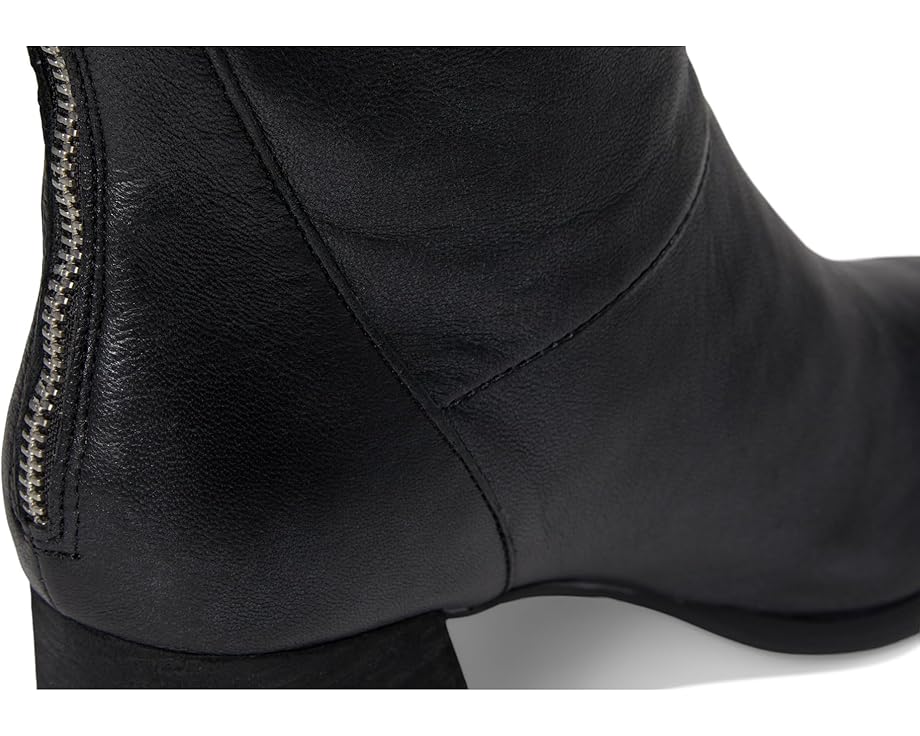 Gentle Souls by Kenneth Cole Saranac - Right View