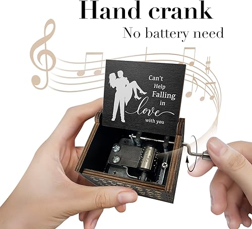 Vista 2 de No puedo evitar enamorarme de caja de música para amante, novia, novio, esposa, marido. Caja musical grabada a mano con manivela de madera. Regalos
