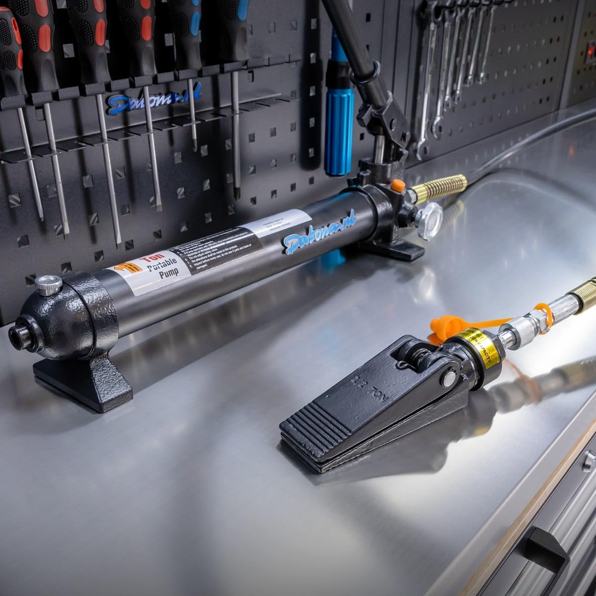 Hydraulisches Ausbeulset 10 Tonnen - Komplettes Dellen Reparaturset Auto mit Pumpe, Schlauch & Aufsätzen im Koffer - Ausbeulwerkzeug Karosserie mobil mit Rädern