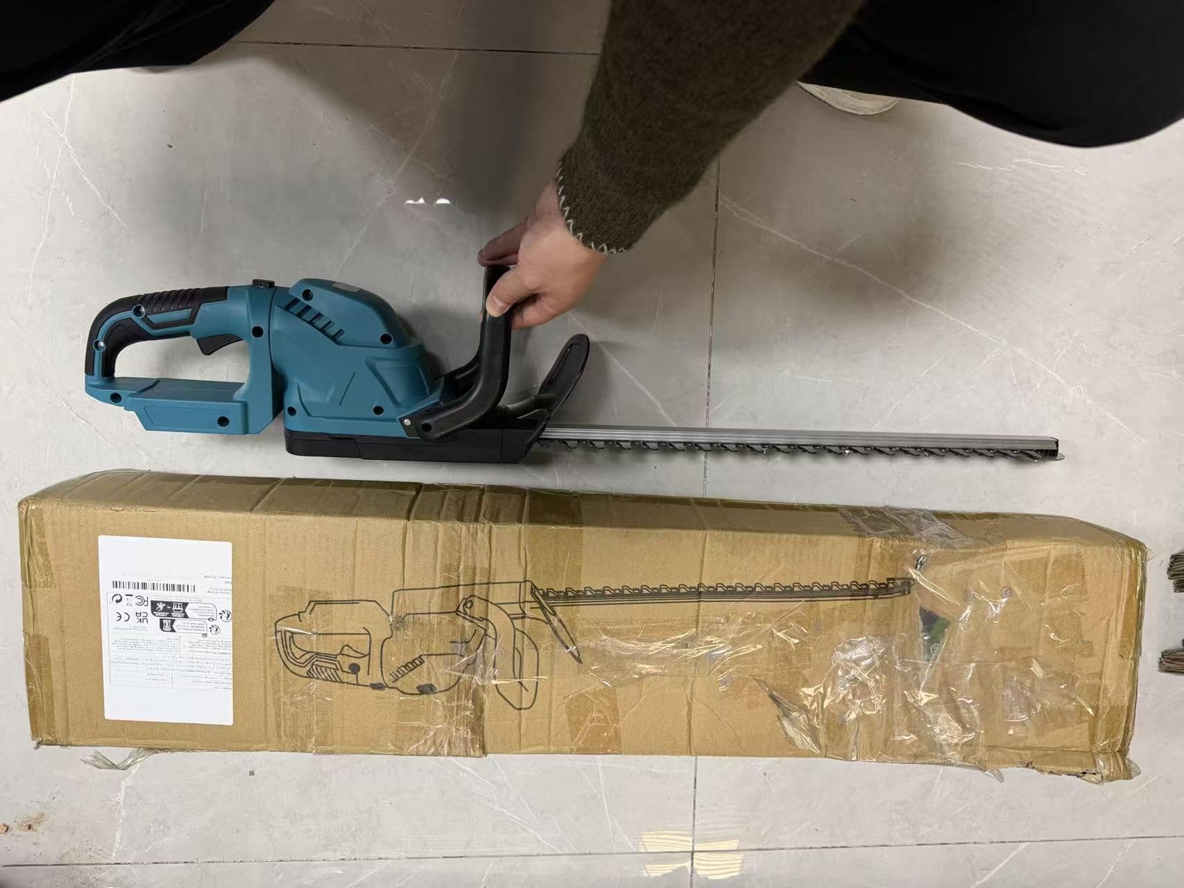 Akku-Heckenschere mit 2 x 4000 mAh Akku | Digitale Akkuanzeige, 90° drehbarer Handgriff, Hochwertige Messer, Reinkupfer-Motor, Für Sträucher & Bäume
