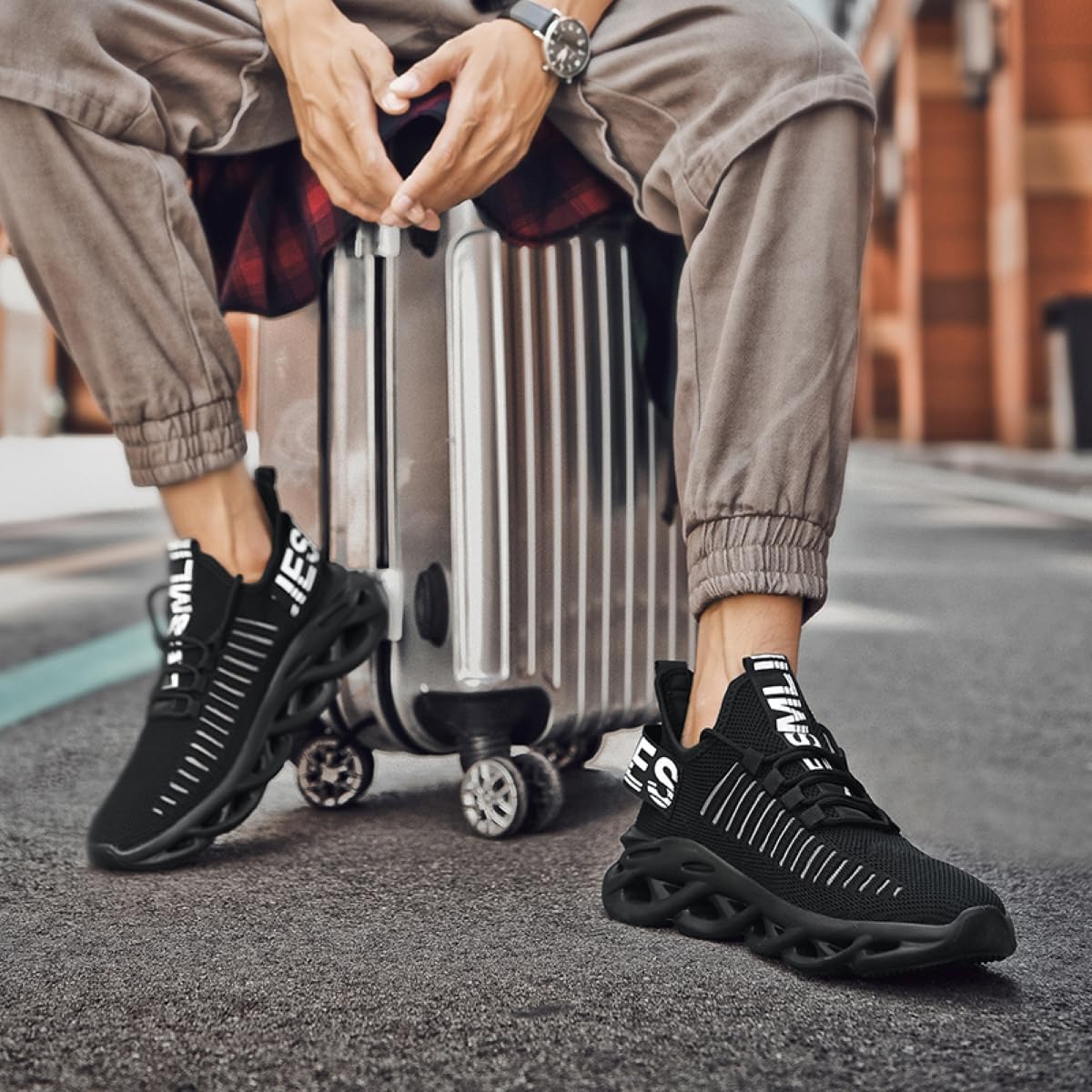 [KEEYROO] スニーカー メンズ 黑 厚底 クッション性 レディース ランニングシューズ 快適 通気性 ウォーキングシューズ 運動靴 ファッション トレーニング 軽量 男女兼用 メッシュ 通学 立ち仕事 通勤 黑 白