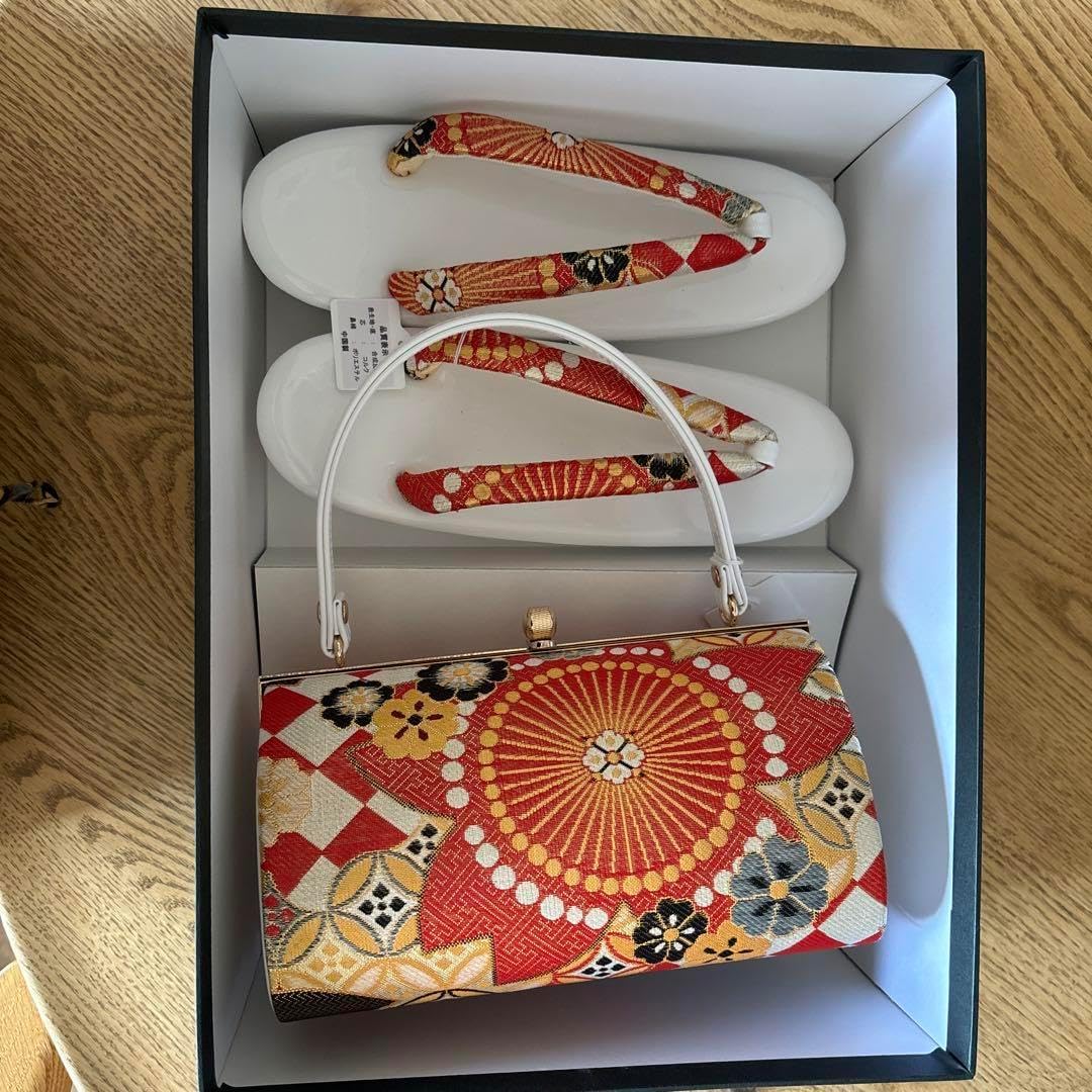 節約 花柄和装用バッグと白色下駄セット 和装用バッグと下駄のセット