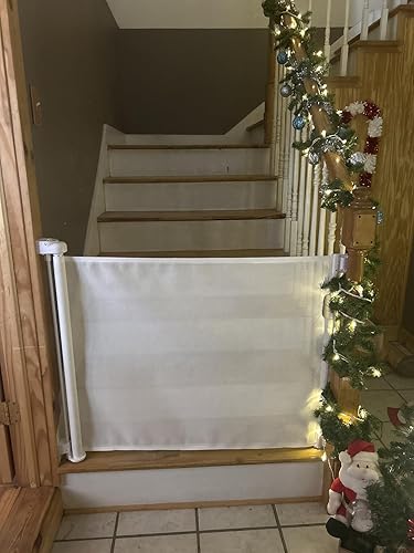 Retractable Baby Gate for Doorways and Stairs — packaging and what arrives in the box