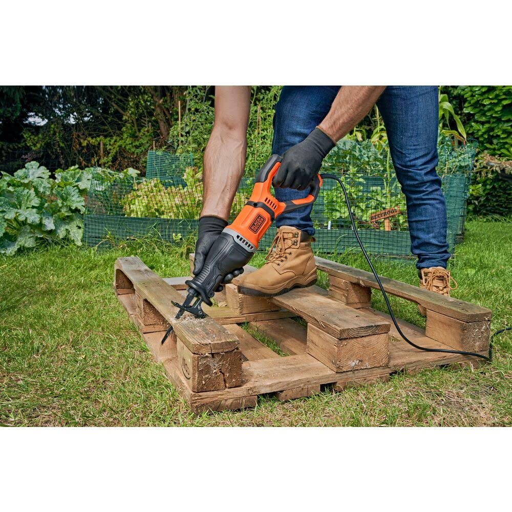BLACK+DECKER Corded Reciprocating Saw with Branch Holder and 2 x Blades 750w, Black + Orange - Image 4