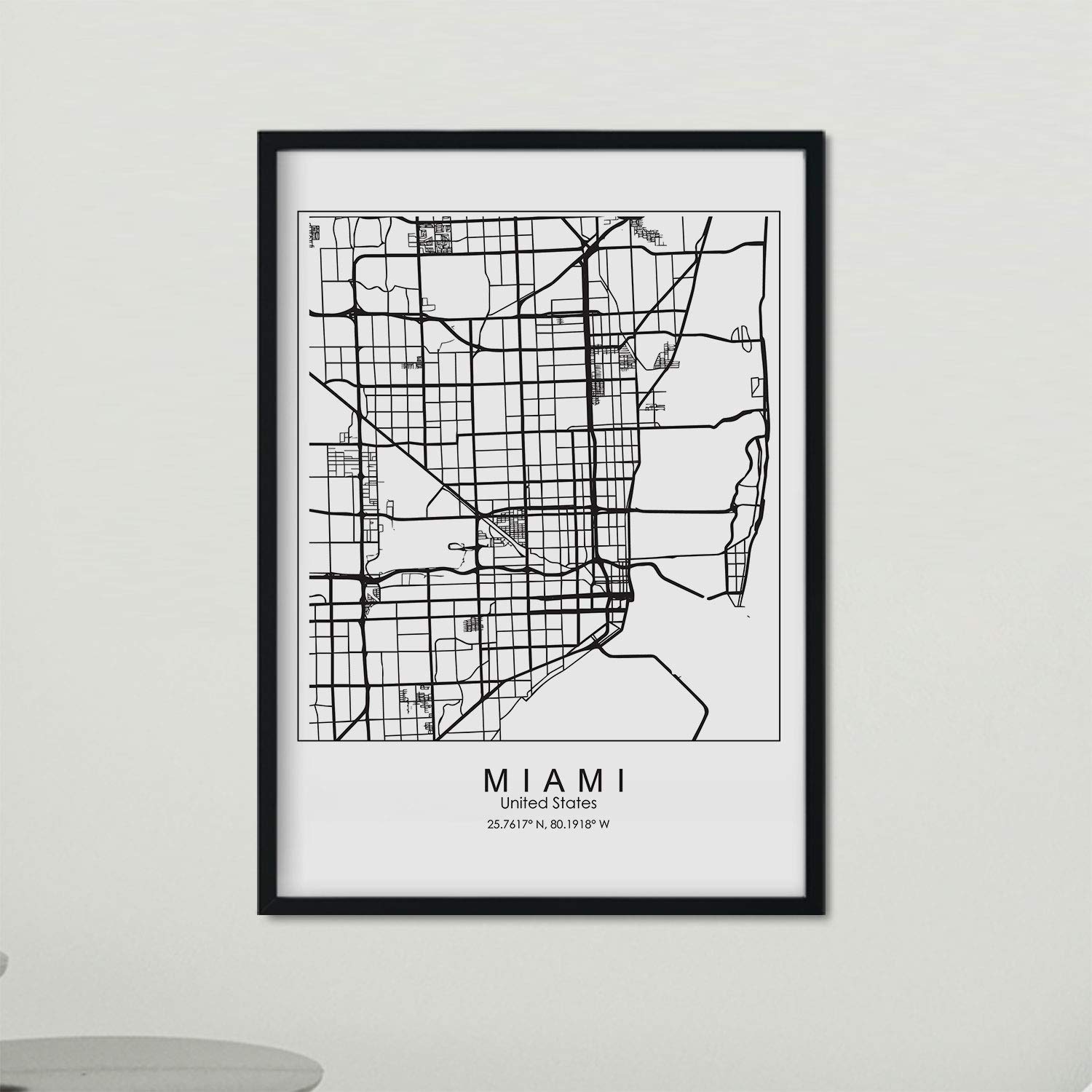 Nacnic Poster with map of Miami. US film with images of maps and roads of major US cities. A4 size frame