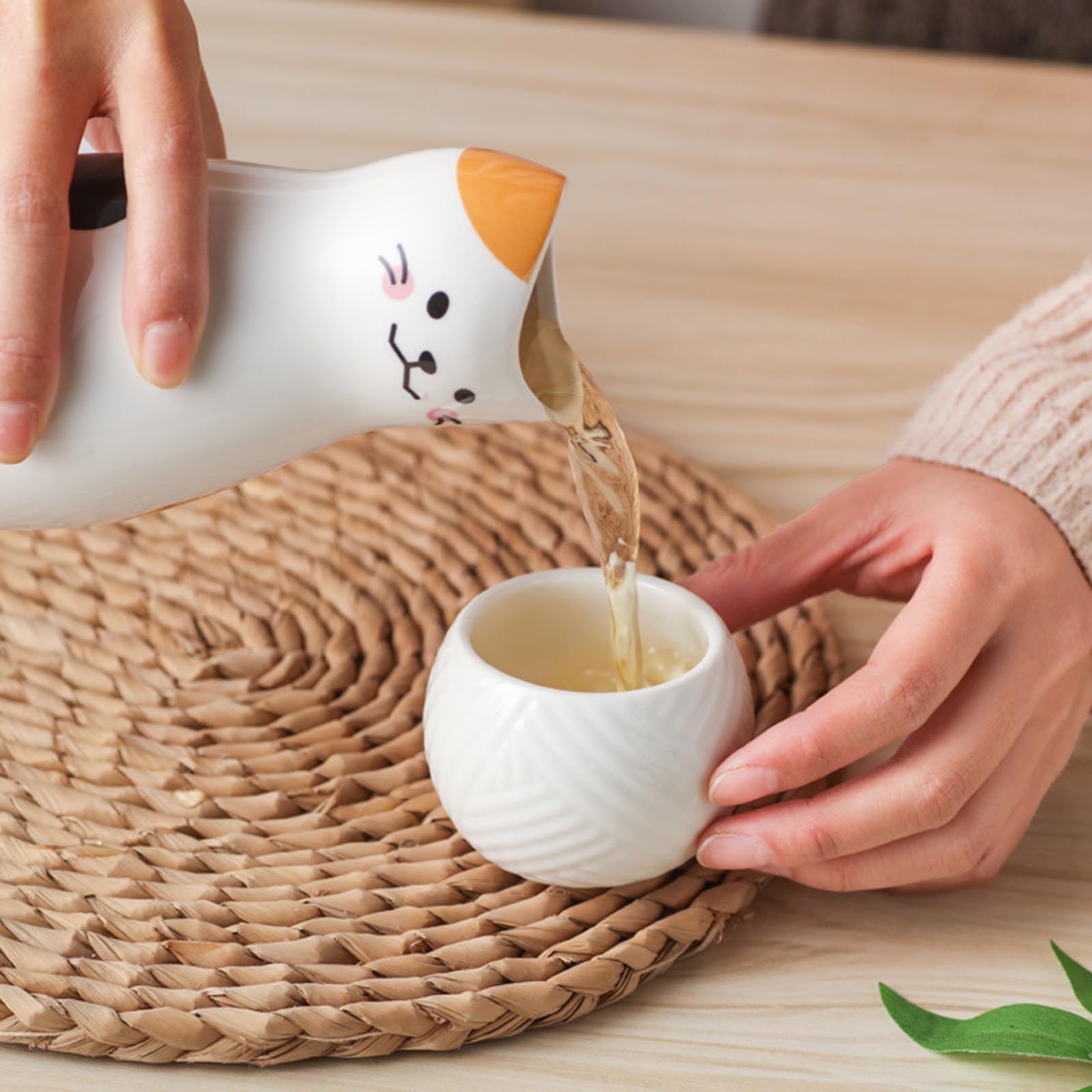 Juego de tazas de sake de cerámica japonesa para gatos de calicó y 2 tazas, juego de regalo de 3 piezas