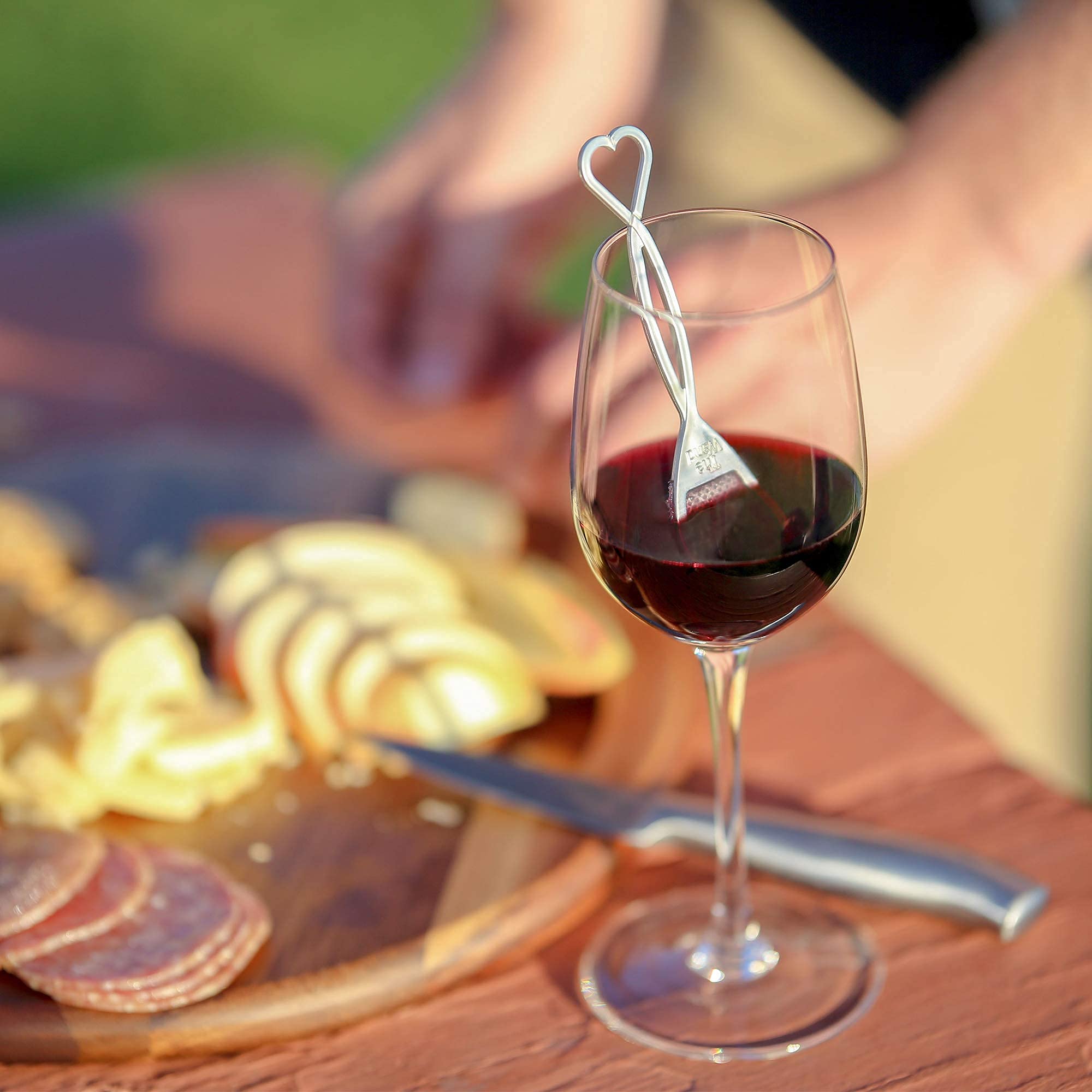The Wand | Le seul filtre à vin qui enlève histamines et sulfites | Savourez votre vin sans effets secondaires 24 gris
