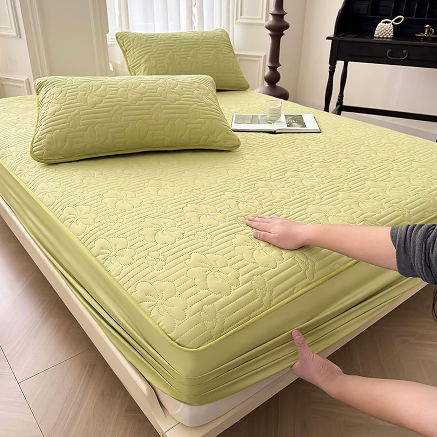 Beydodo Fitted Sheets 35 x 78 inch, Deep Pocket Fitted Bed Sheet Light Green Geometric Quilted with Flowers, Polycotton Bed Cover 90x200cm