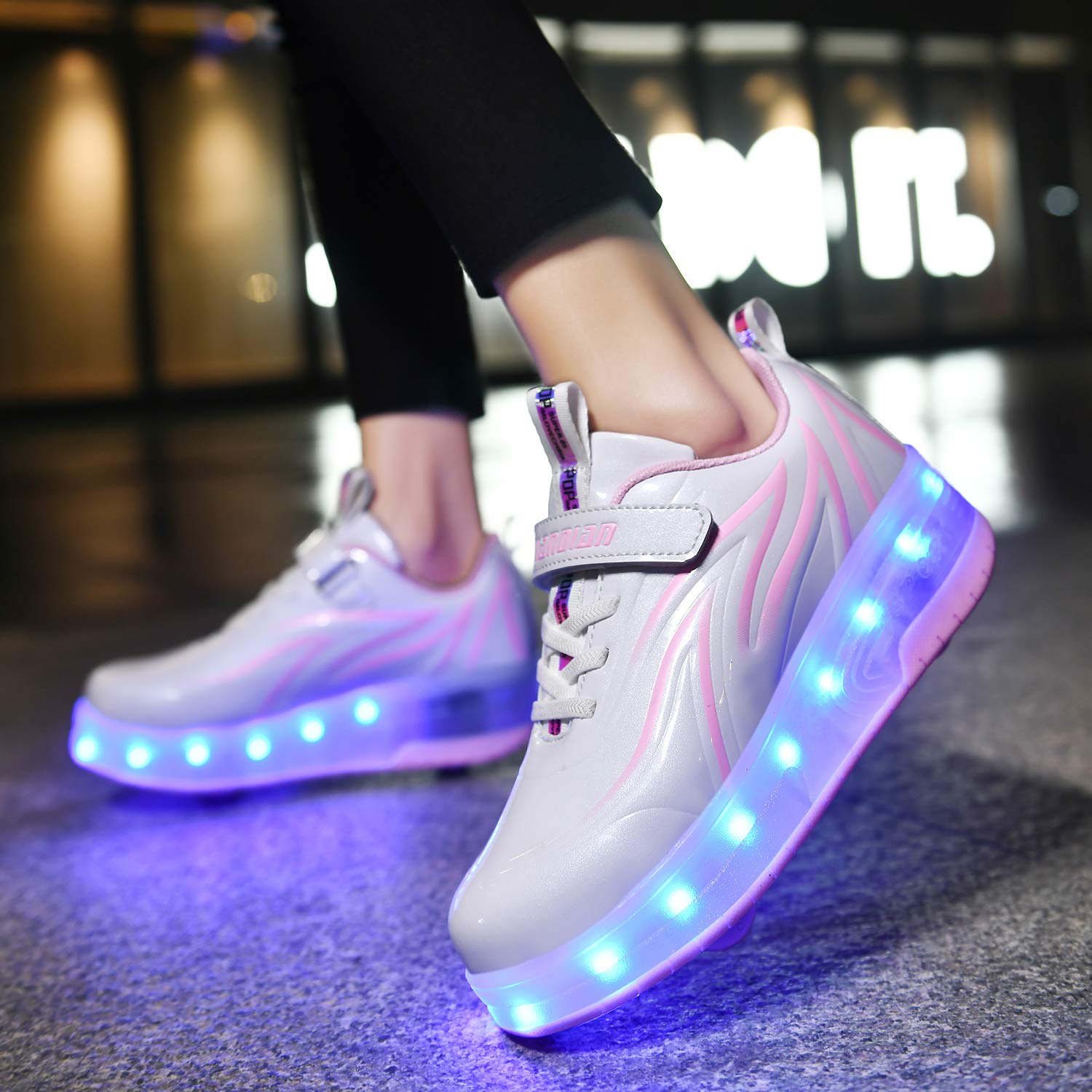 Baskets LED unisexes pour garçons et filles avec roues doubles simples, chaussures de patins à roulettes, lumière clignotante colorée, roues pouvant être rétractées ou relâchées, baskets légères pour