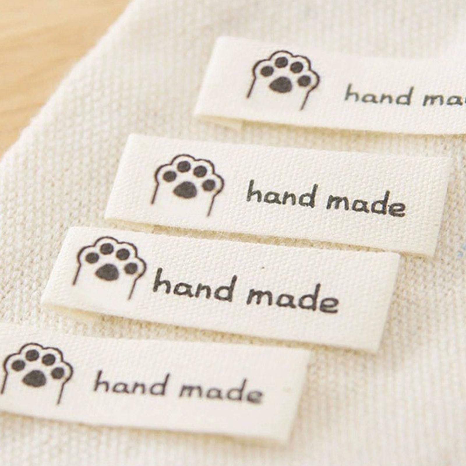サムコス ハンドメイド用タグ ラベル 100枚セット 綿 かわいい シンプル おしゃれ ラベル 手芸 ロゴ 縫製 DIY 服飾補助材料 衣類 帽子 刺繍タグ 印刷ラベル リュックサック バッグ ハンドメイド ワッペン 手作り Handmade 猫 お花 ウサギ