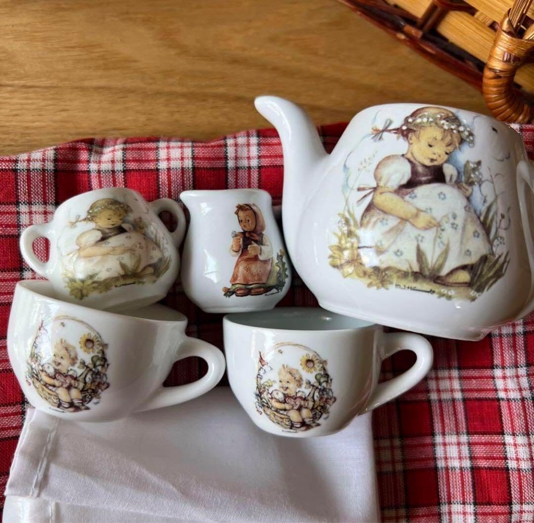 Reutter Pozellan ミニチュア食器とピクニックバスケット Reutter Pozellan ミニチュア食器とピクニックバスケット