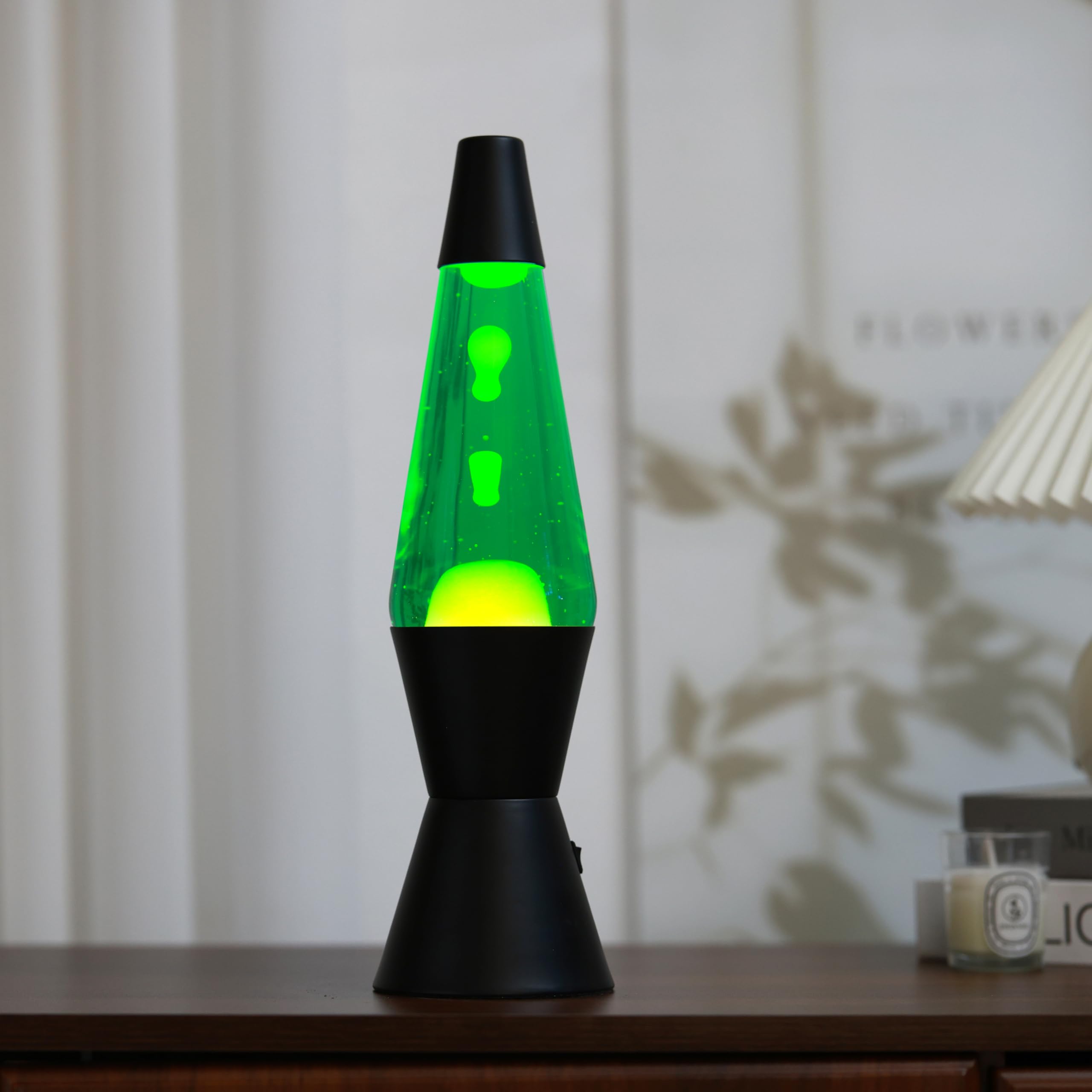 I-TOTAL® - LED-Lavalampe – Modernes Design mit fließendem Blaseneffekt, geringer Energieverbrauch, integriertes LED-Licht, 37 cm (Schwarzer Sockel, grüne Flüssigkeit, gelbes Wachs)
