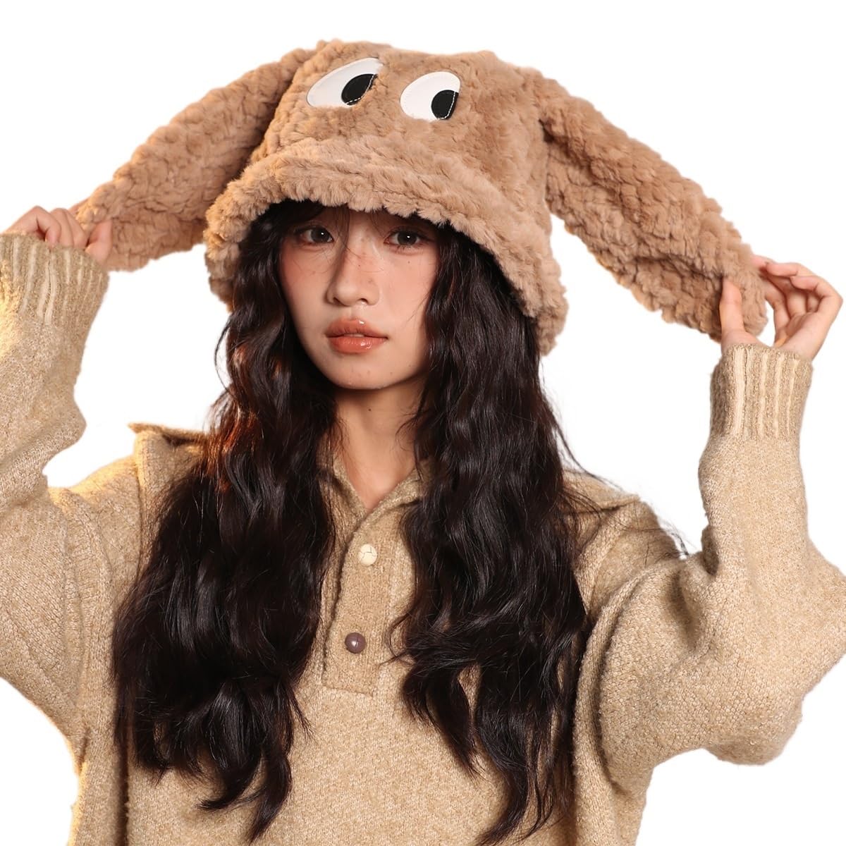 Bonnet mignon à grands yeux et longues oreilles pour femme adepte du style kawaii